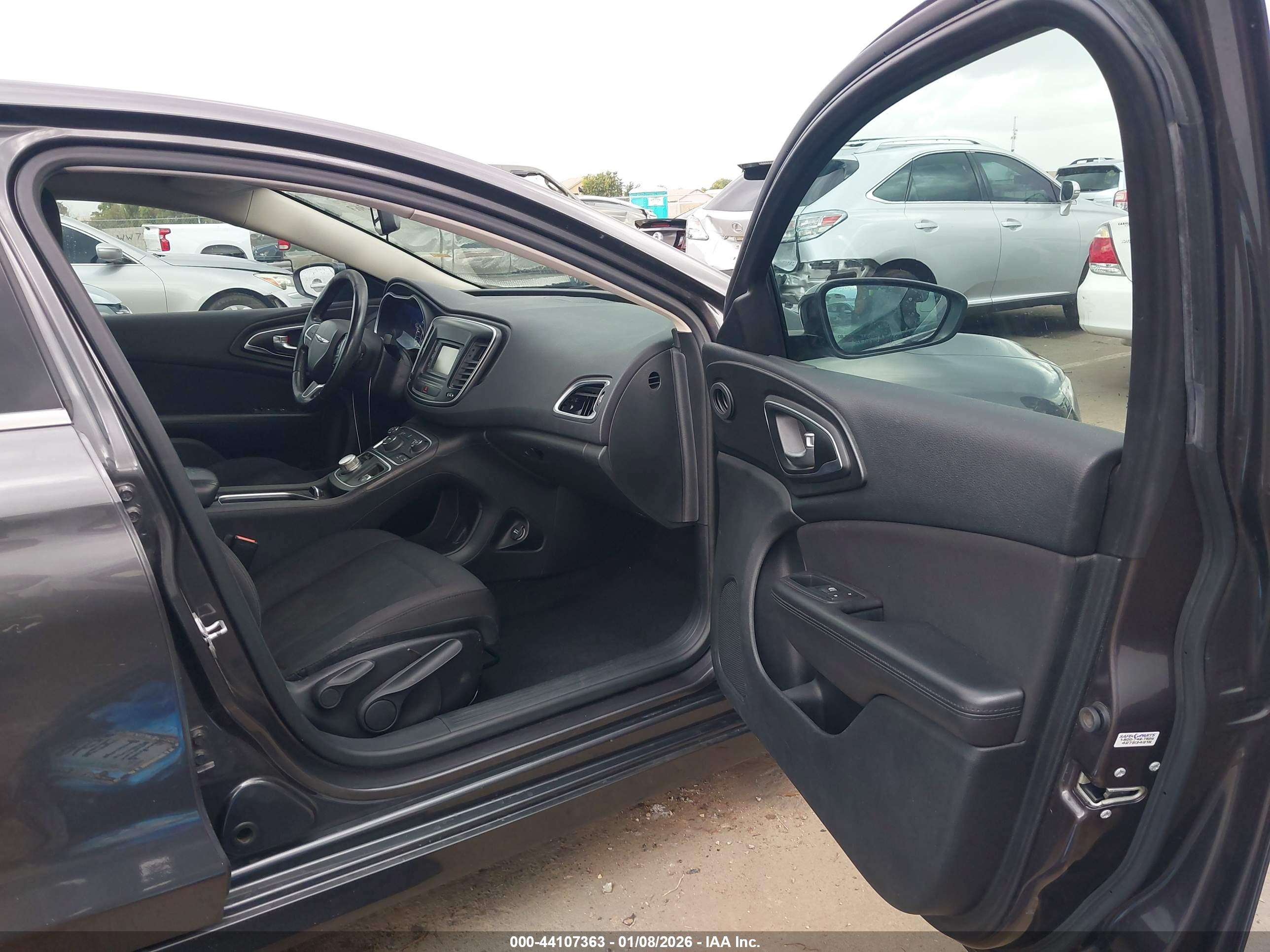 CHRYSLER 200 image 5