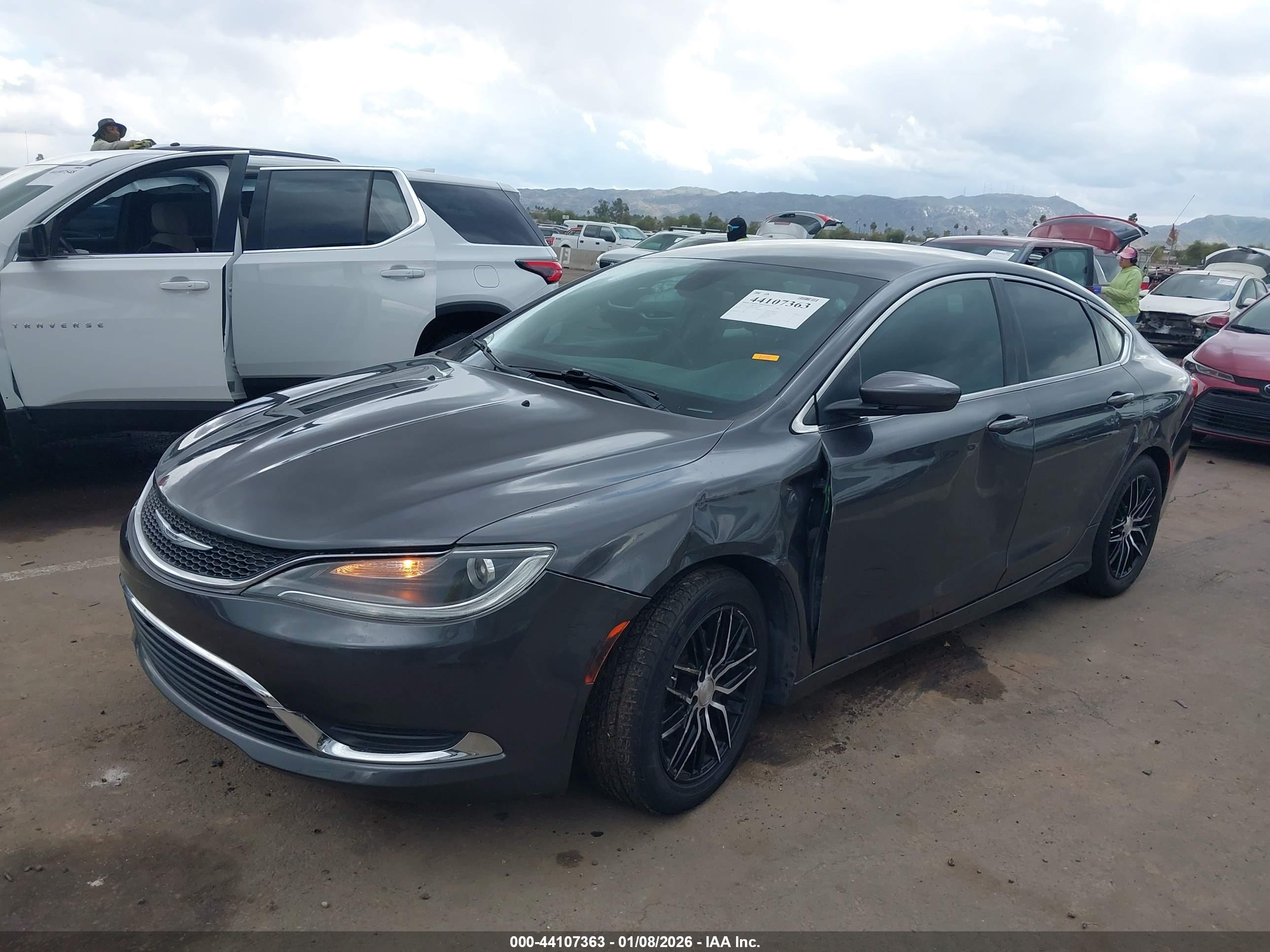 CHRYSLER 200 image 6