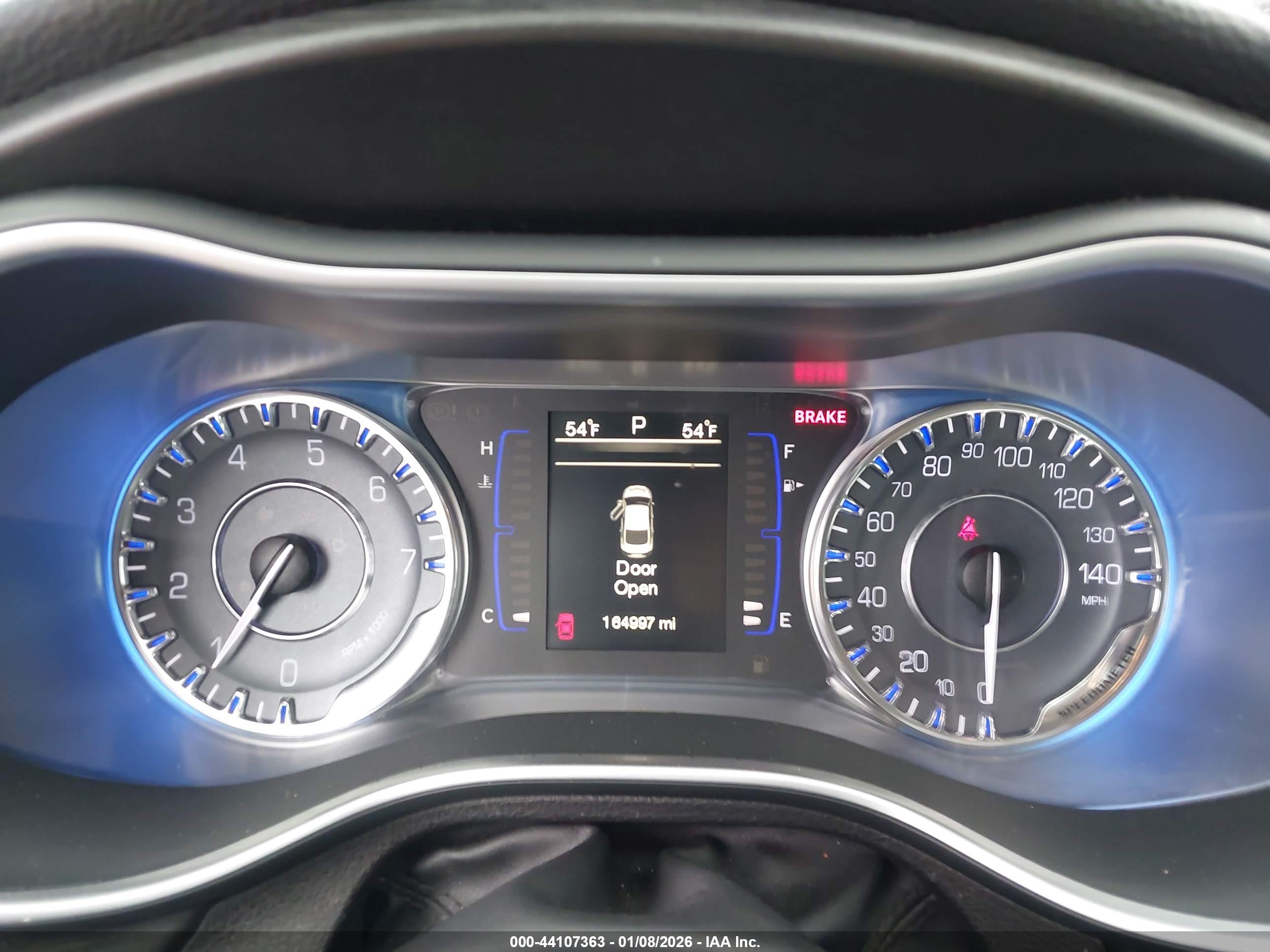 CHRYSLER 200 image 7