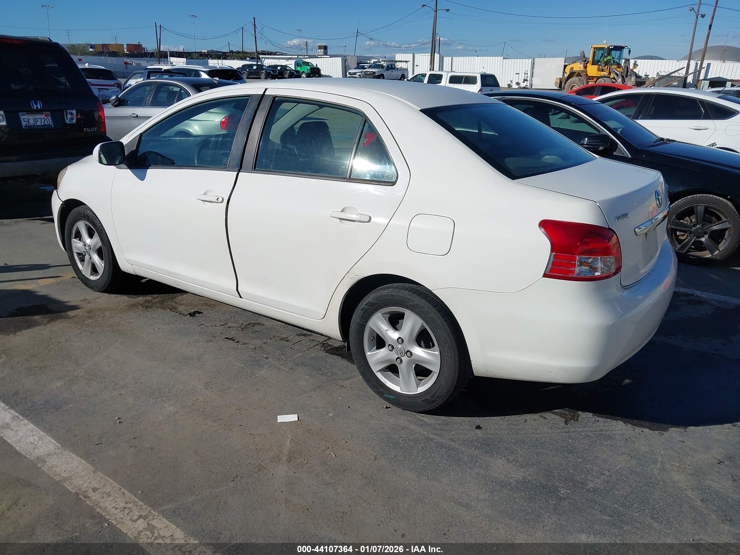 TOYOTA YARIS image 3