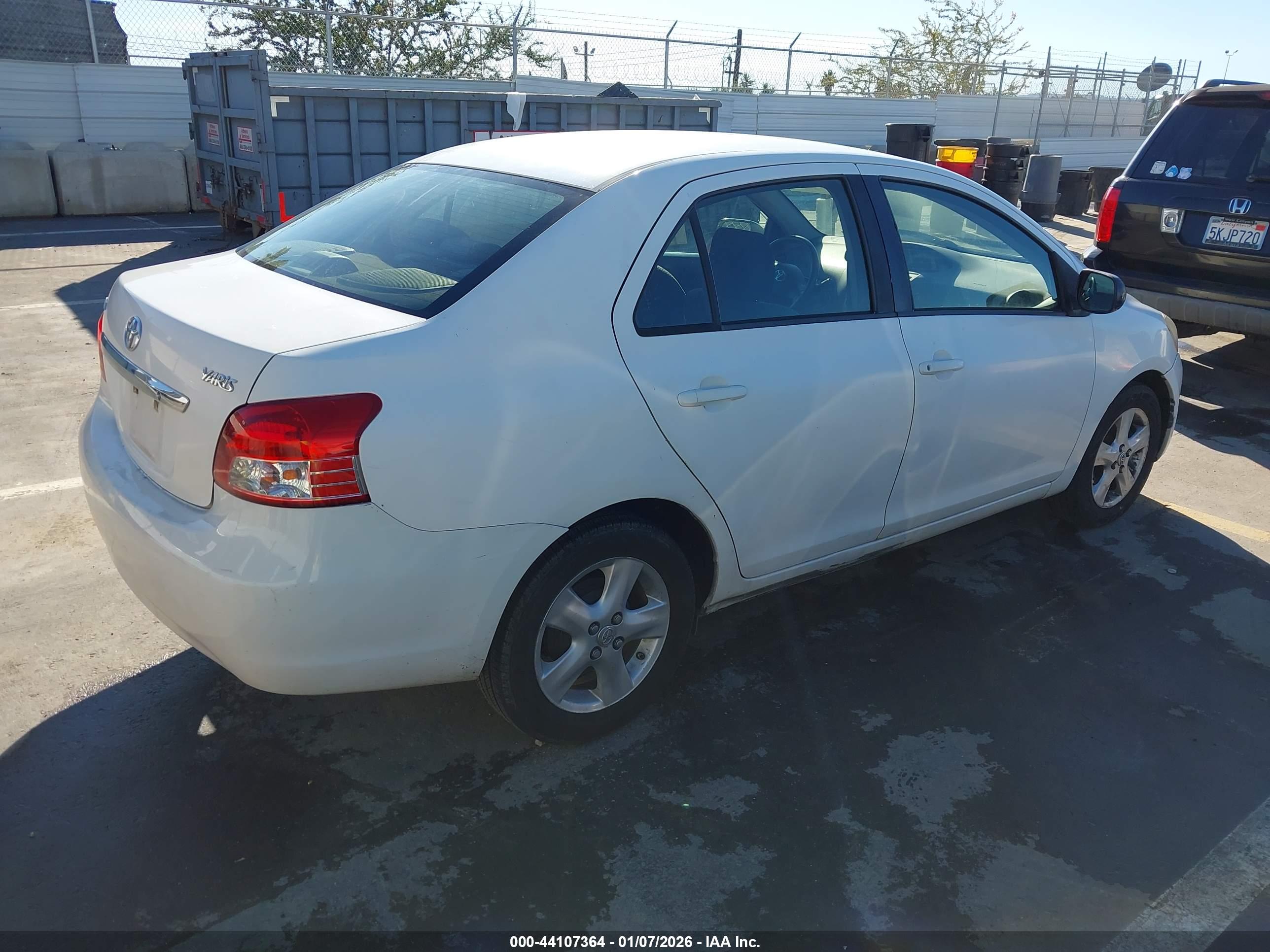 TOYOTA YARIS image 4