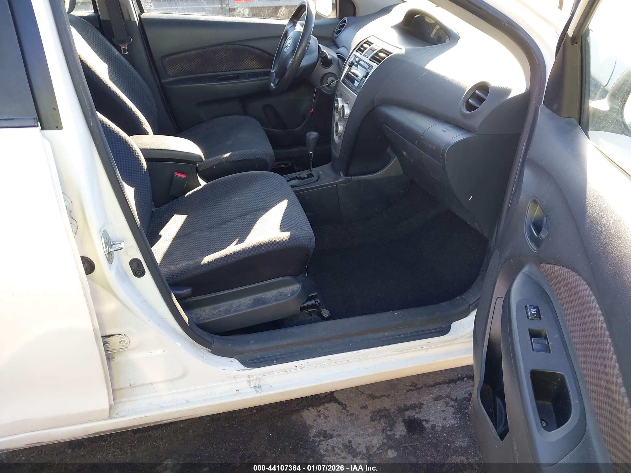 TOYOTA YARIS image 5