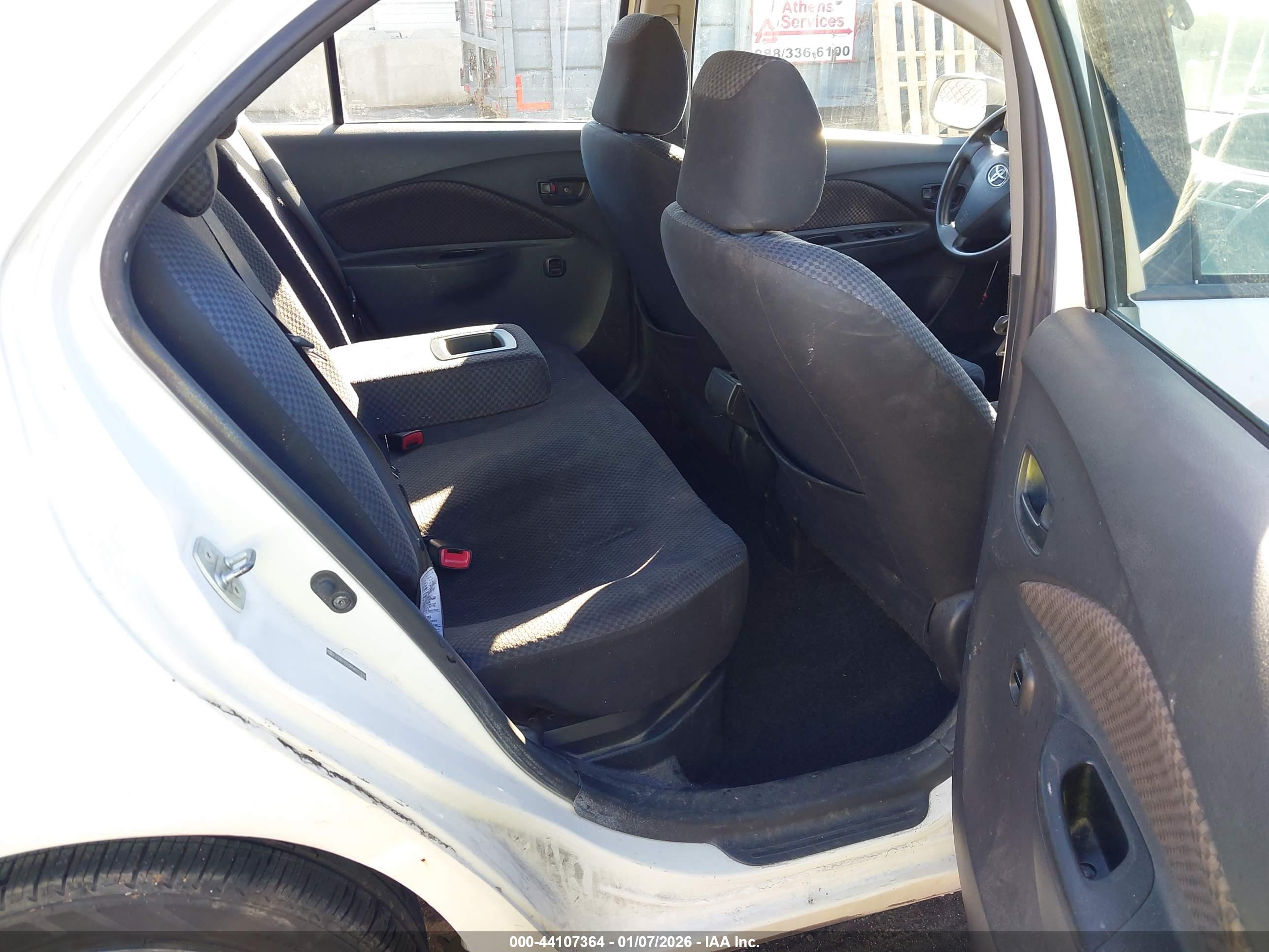 TOYOTA YARIS image 8