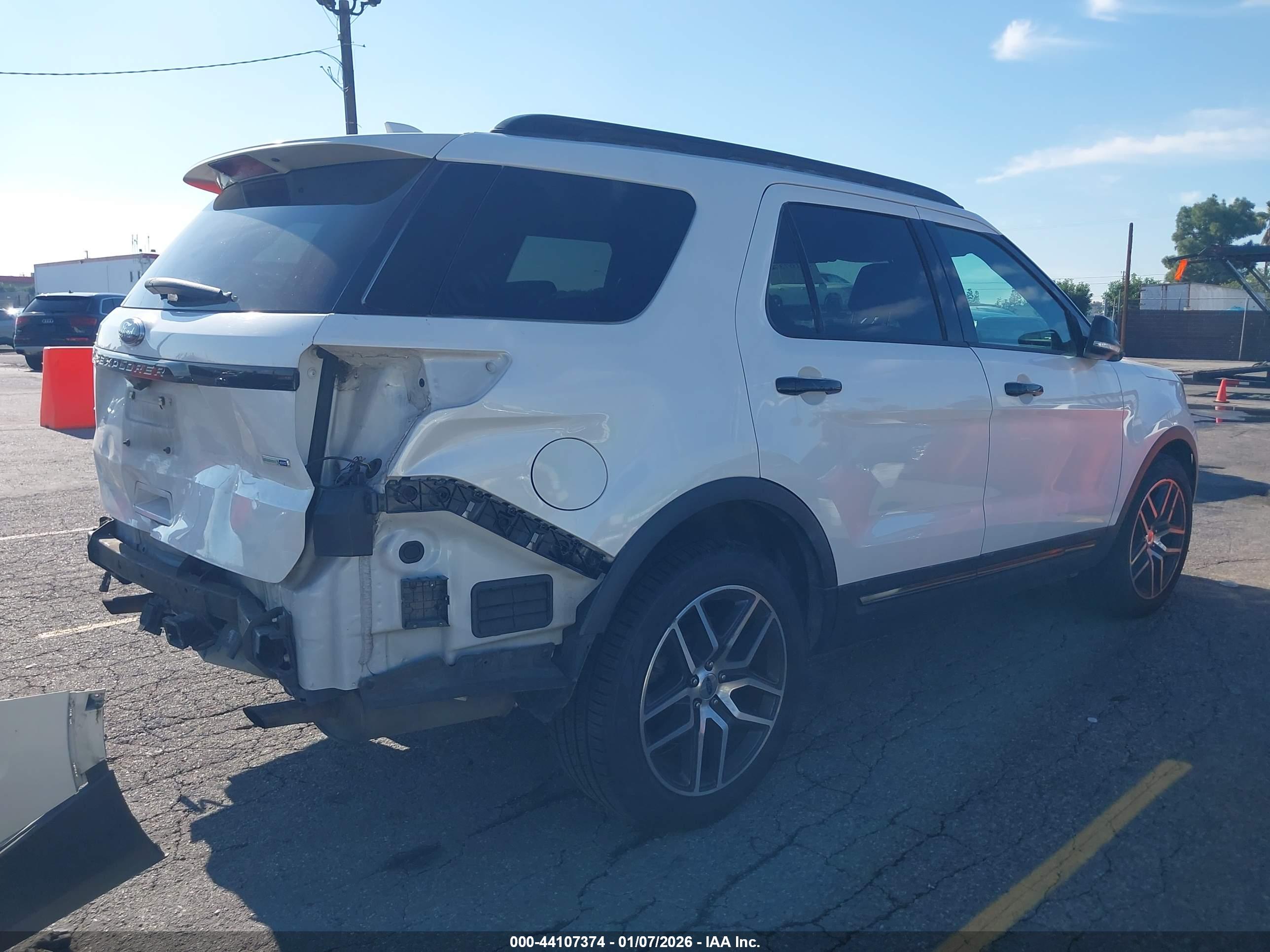 FORD EXPLORER image 4