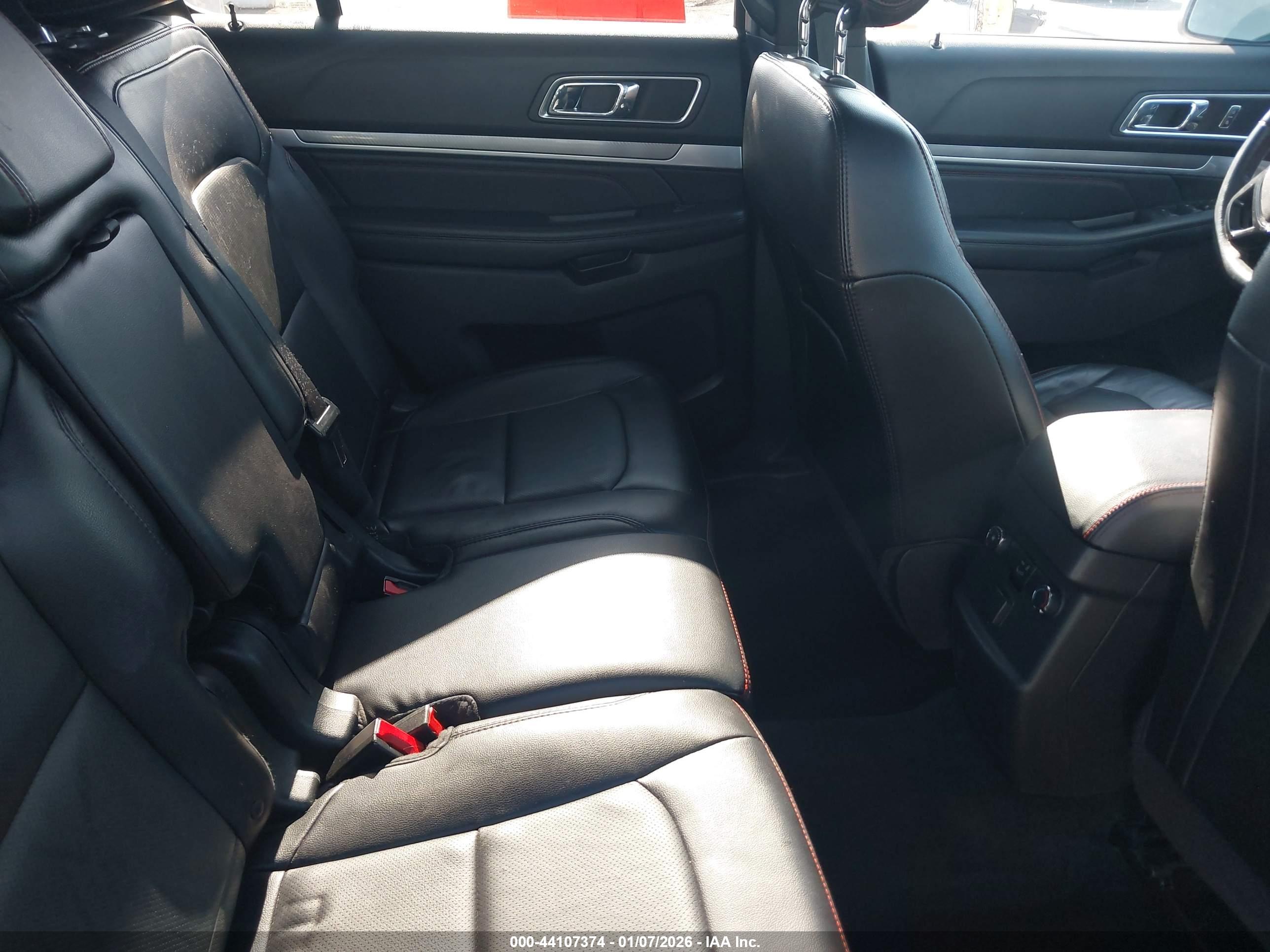 FORD EXPLORER image 8