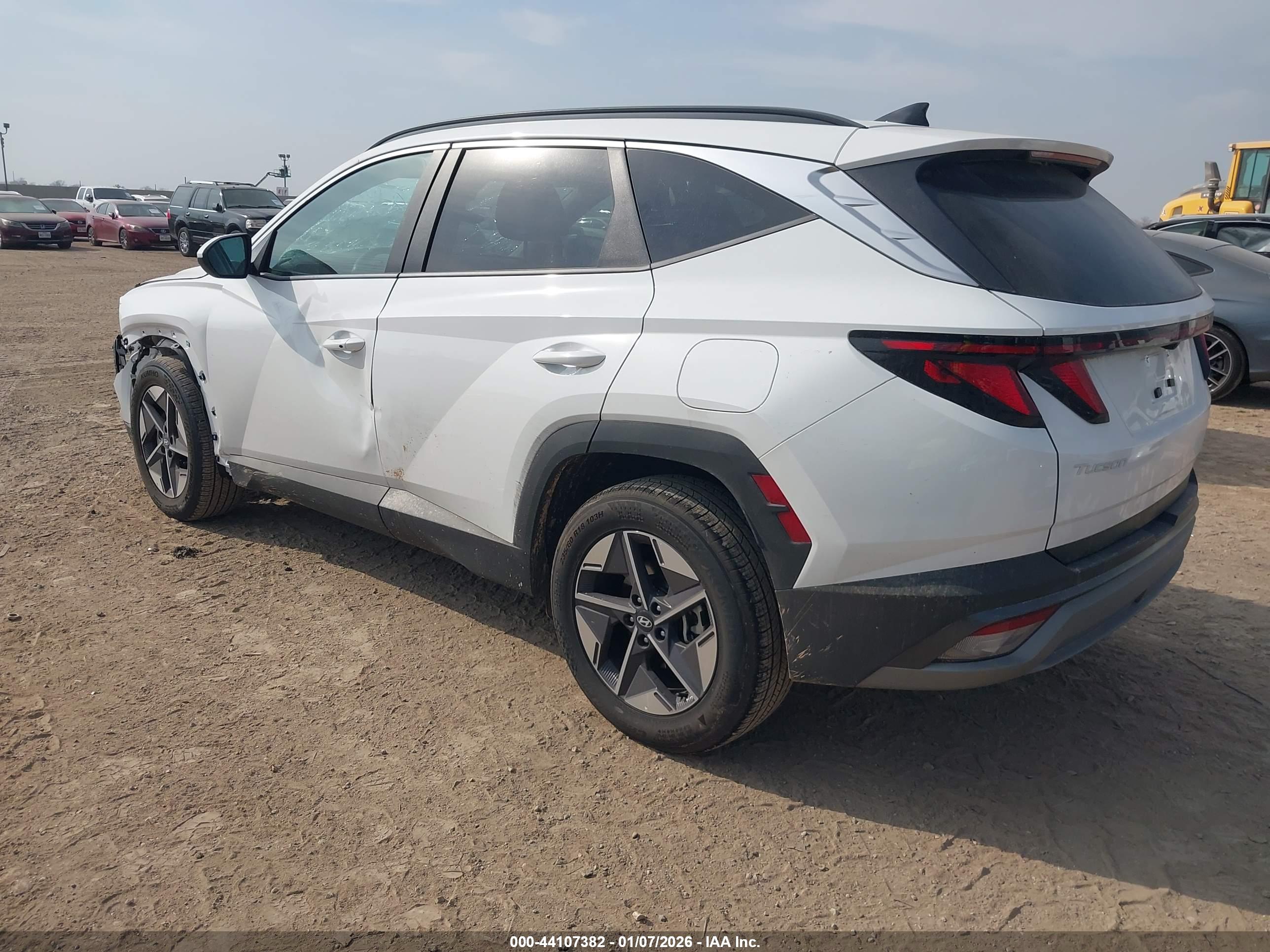HYUNDAI TUCSON image 3
