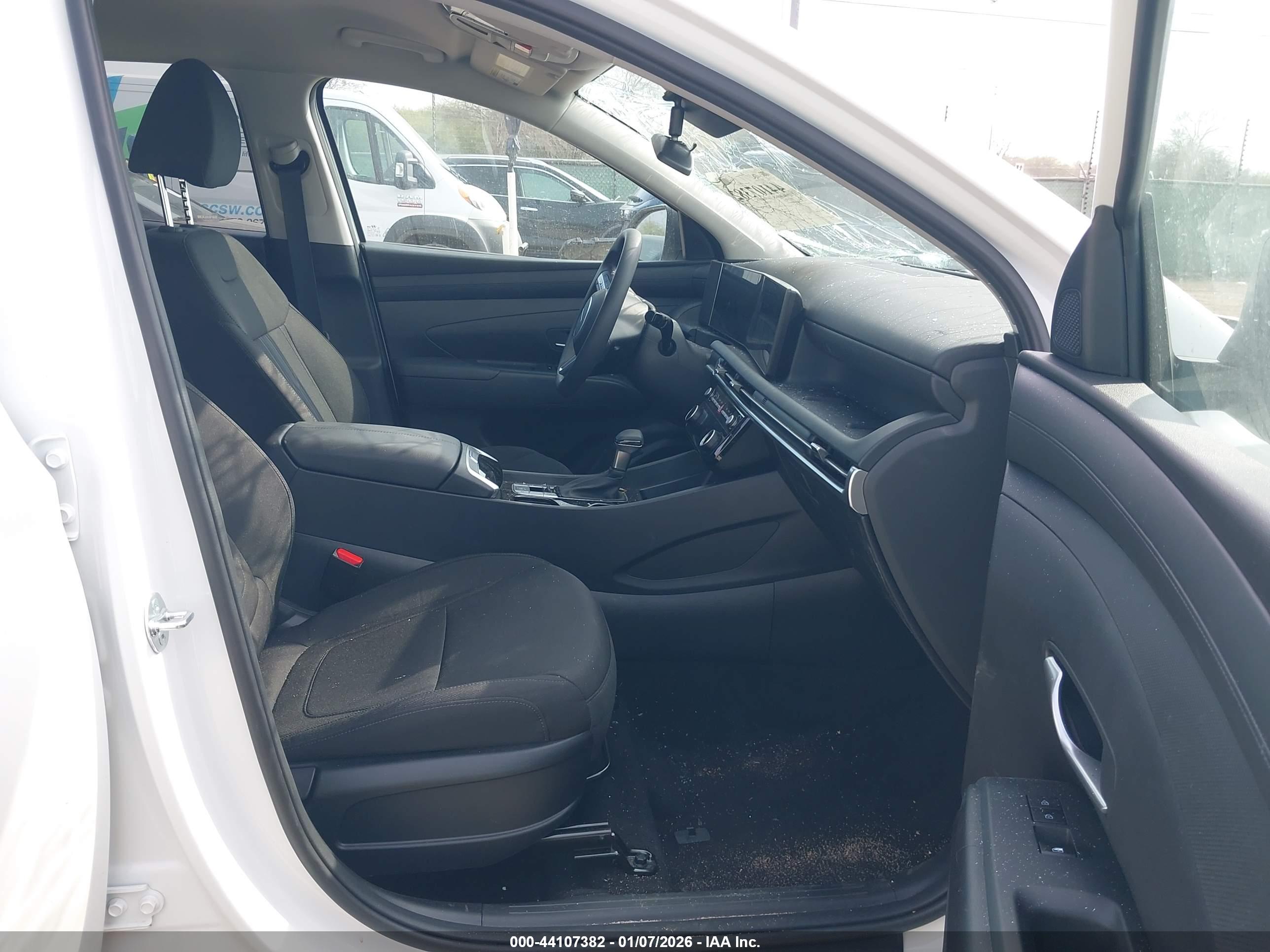 HYUNDAI TUCSON image 5