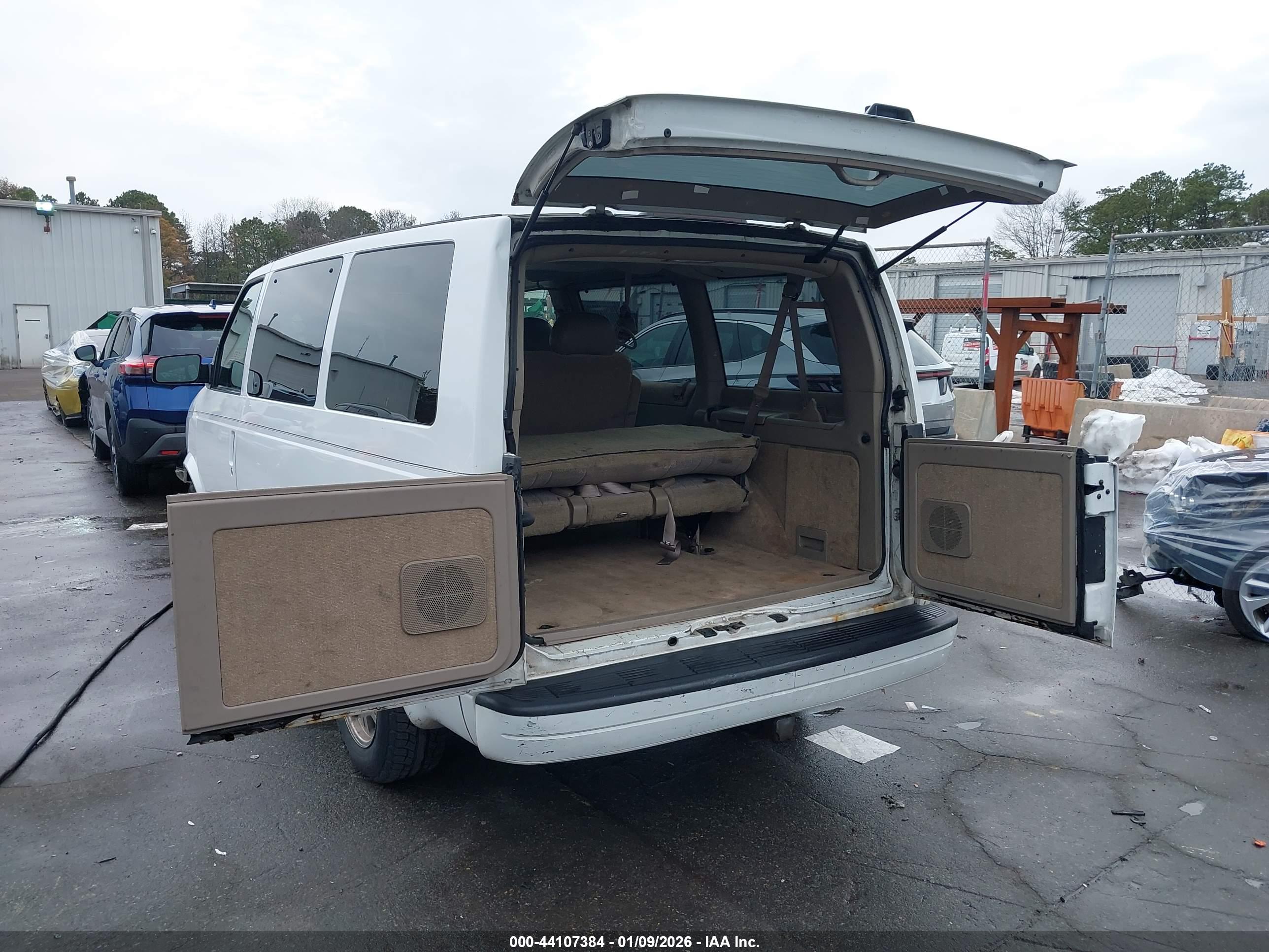 GMC SAFARI image 3