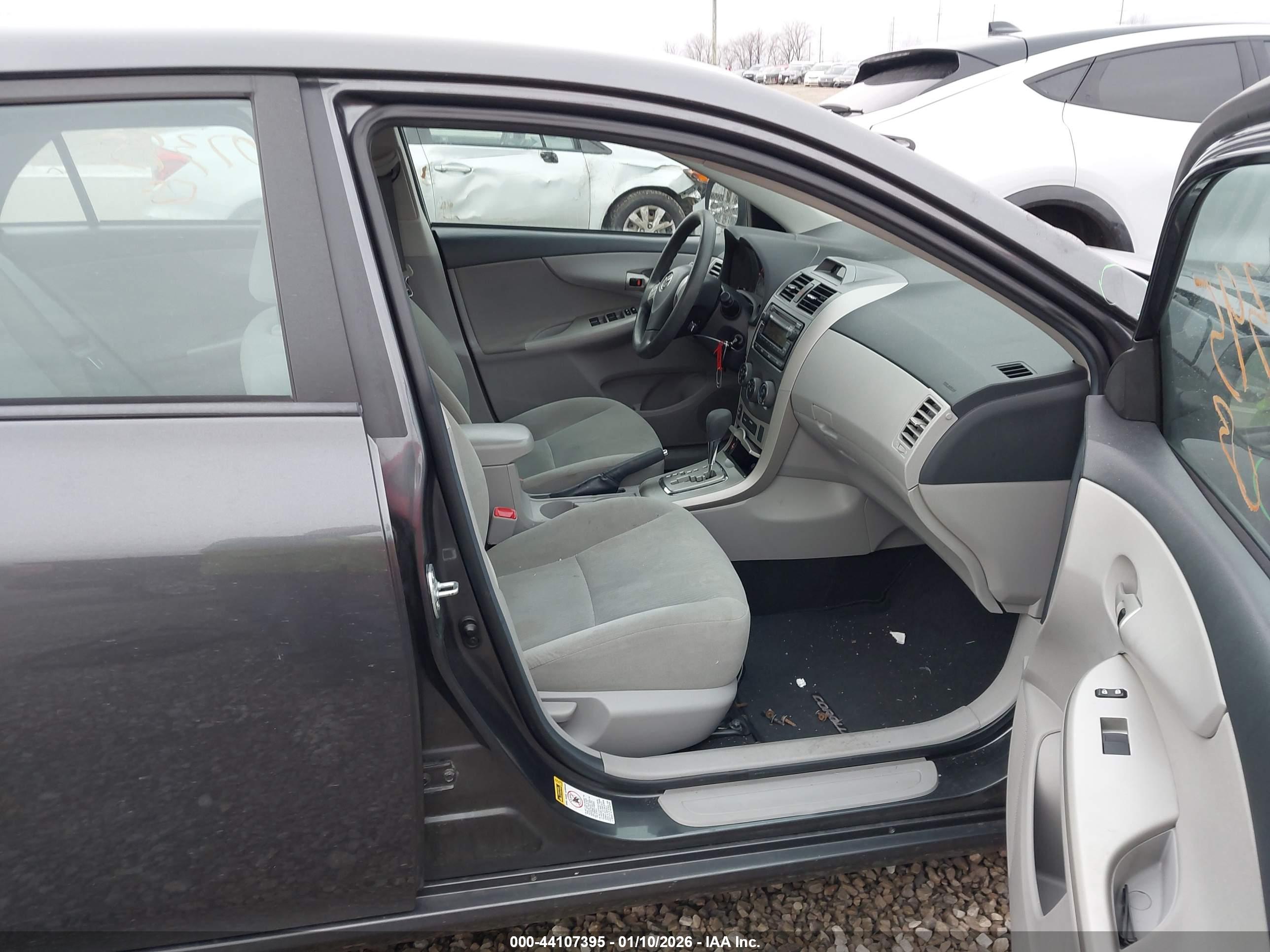 TOYOTA COROLLA image 5