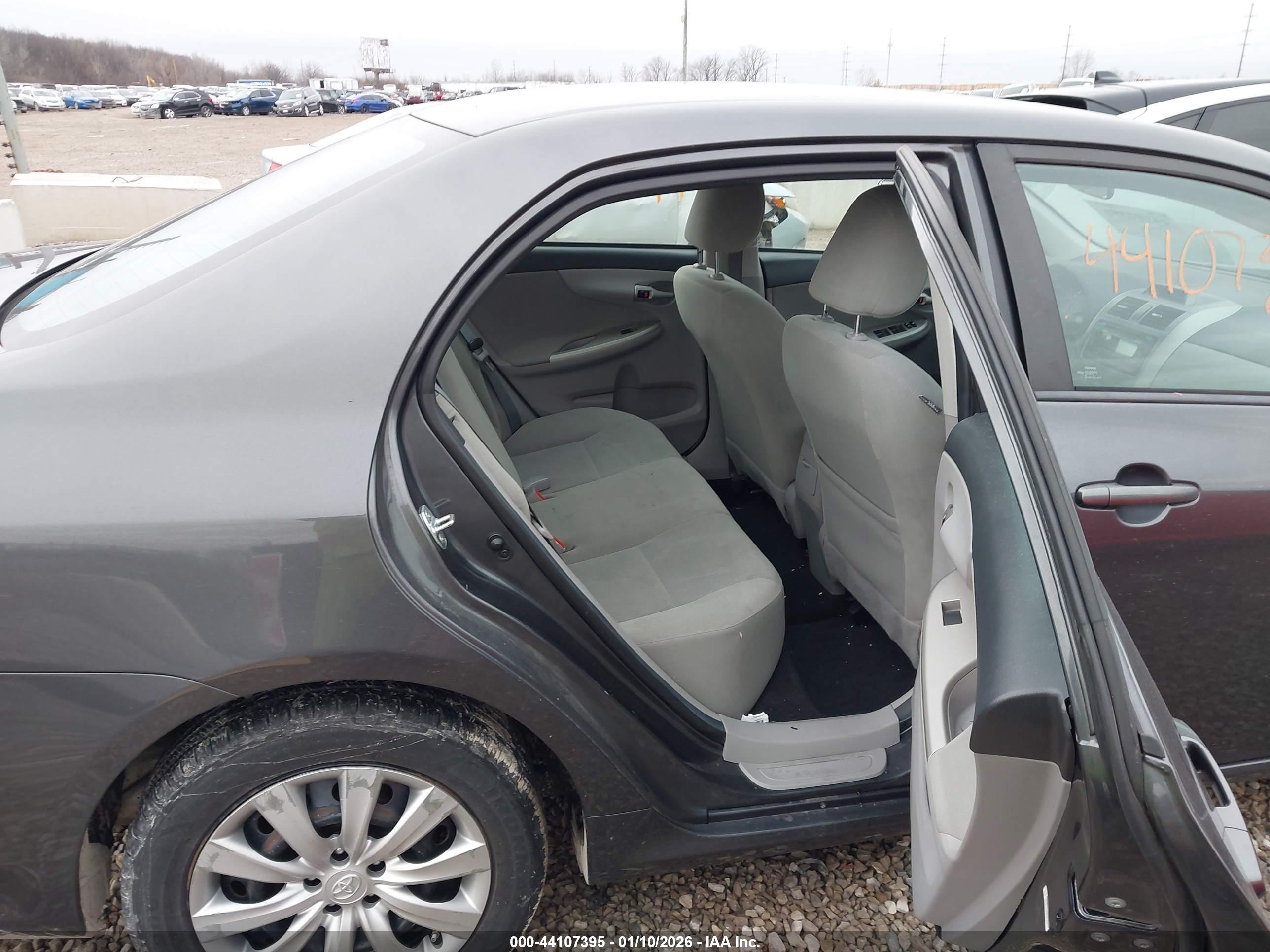 TOYOTA COROLLA image 8