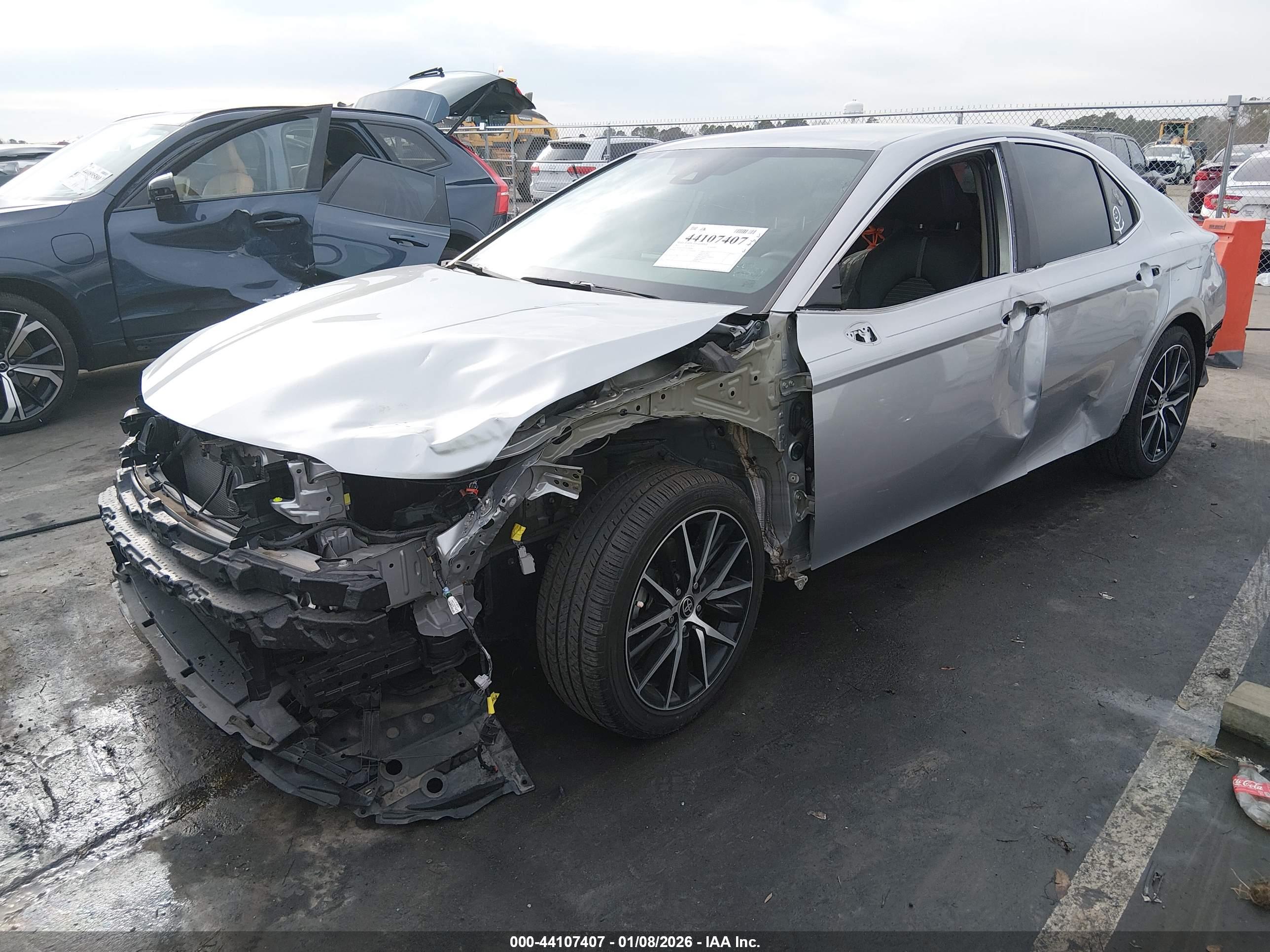 TOYOTA CAMRY image 2