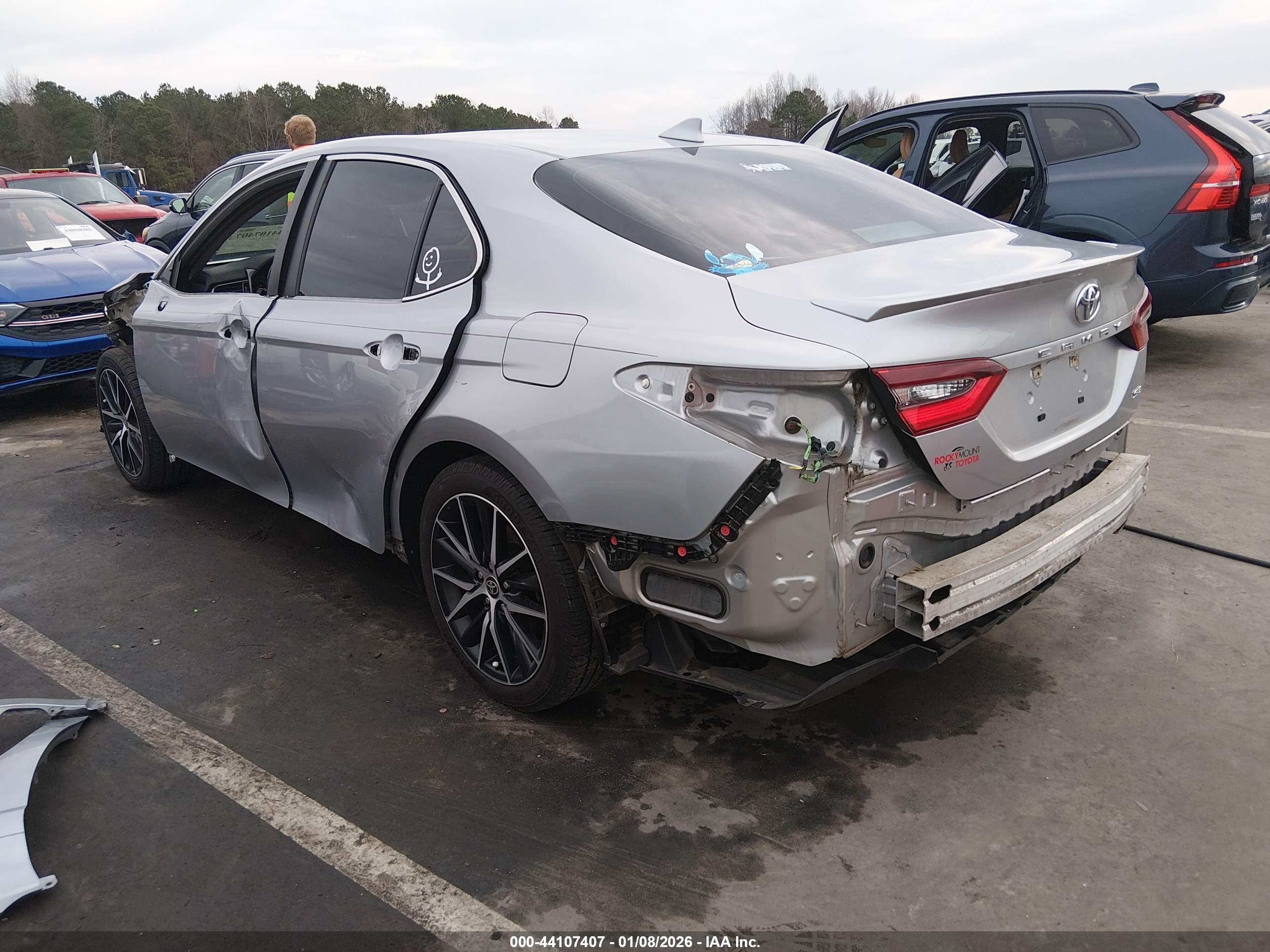 TOYOTA CAMRY image 3