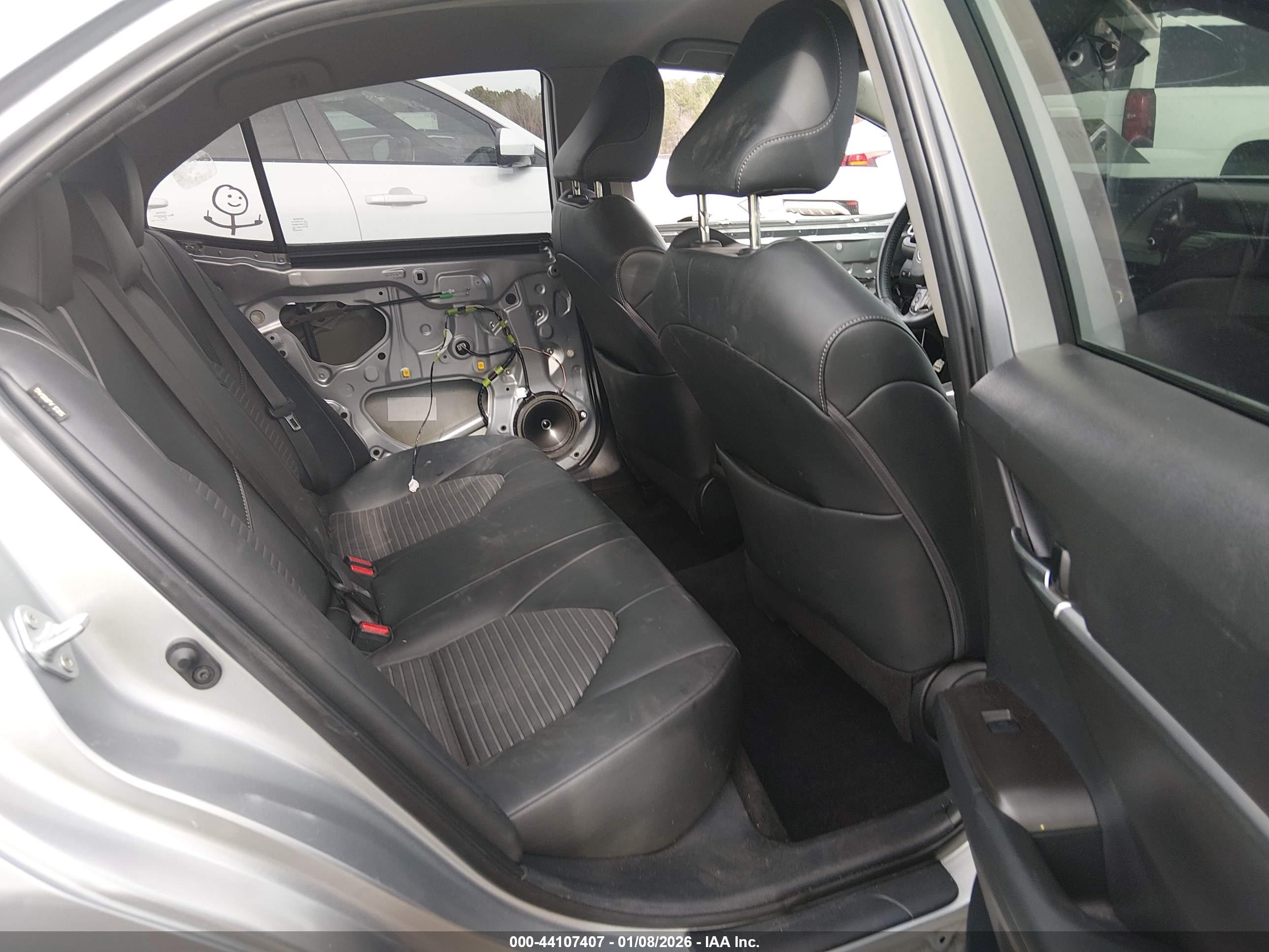 TOYOTA CAMRY image 8