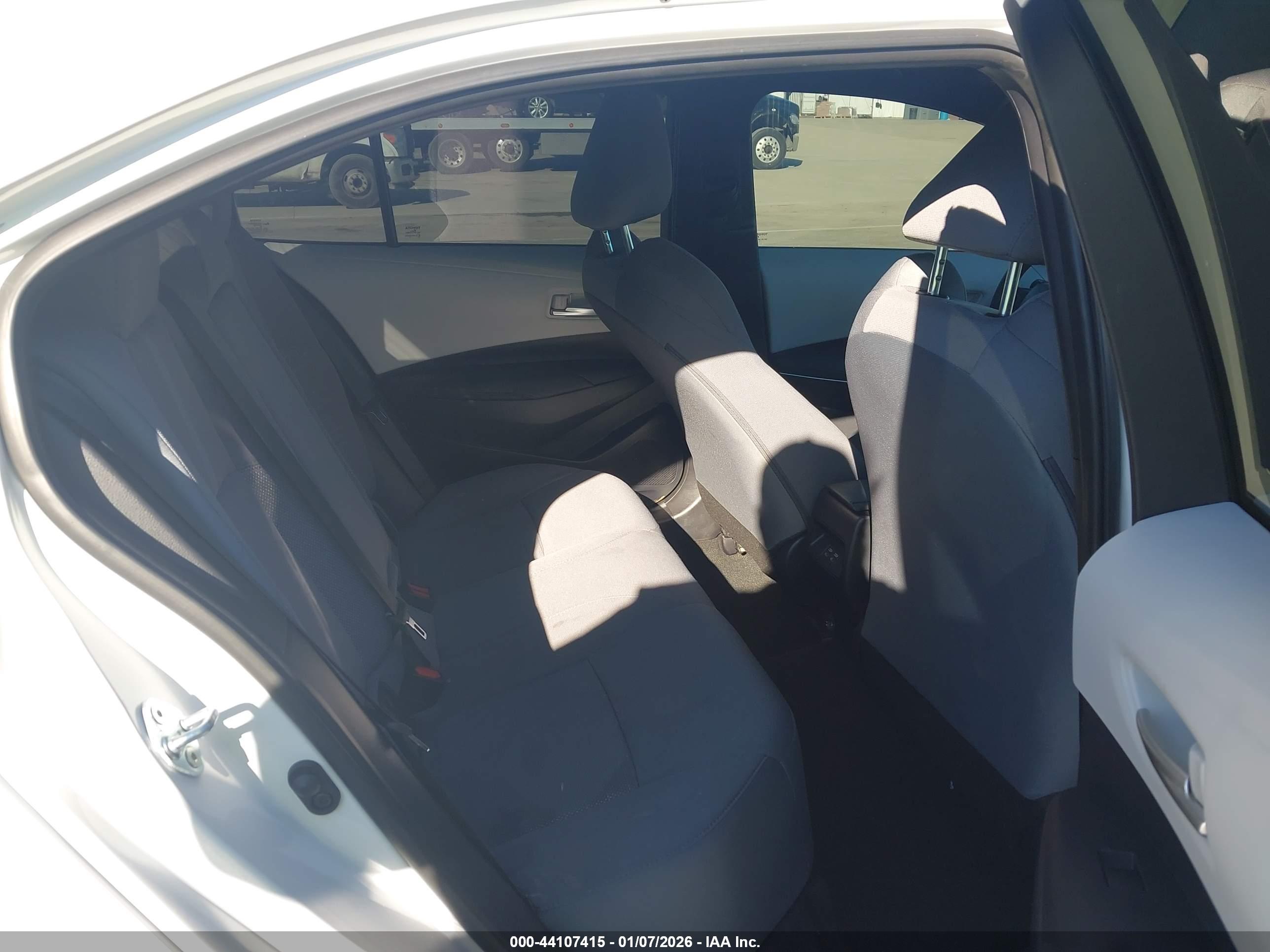 TOYOTA COROLLA image 8