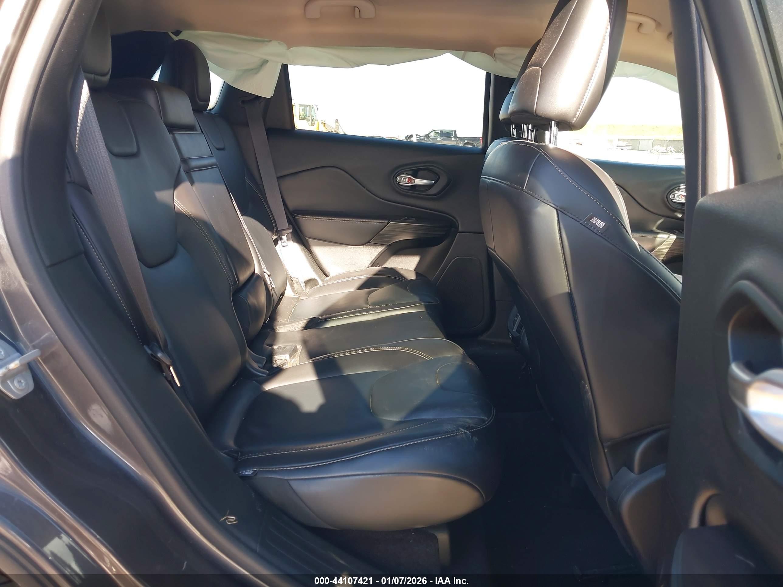 JEEP CHEROKEE image 8