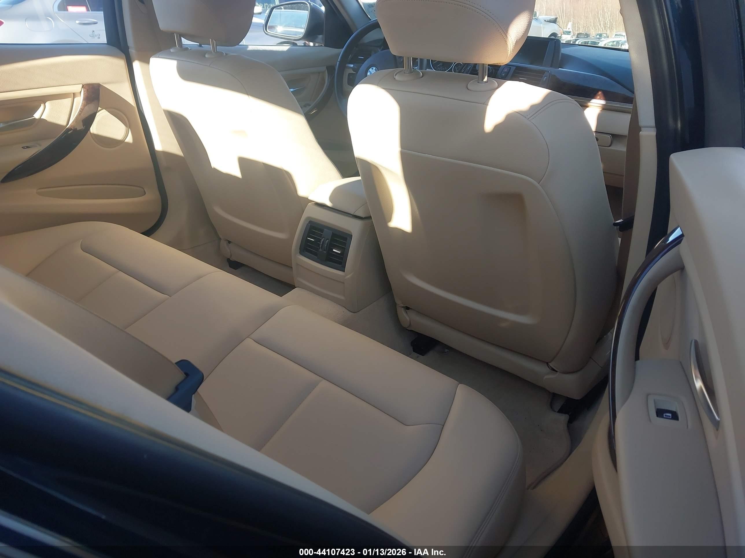 BMW 320I image 8