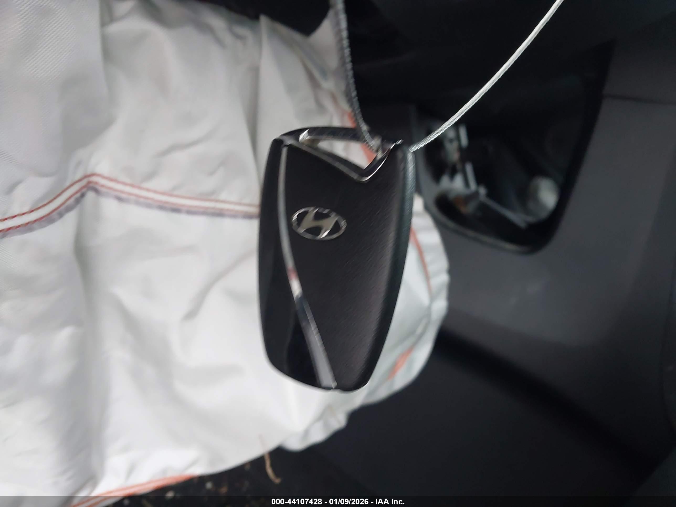 HYUNDAI SANTA image 11