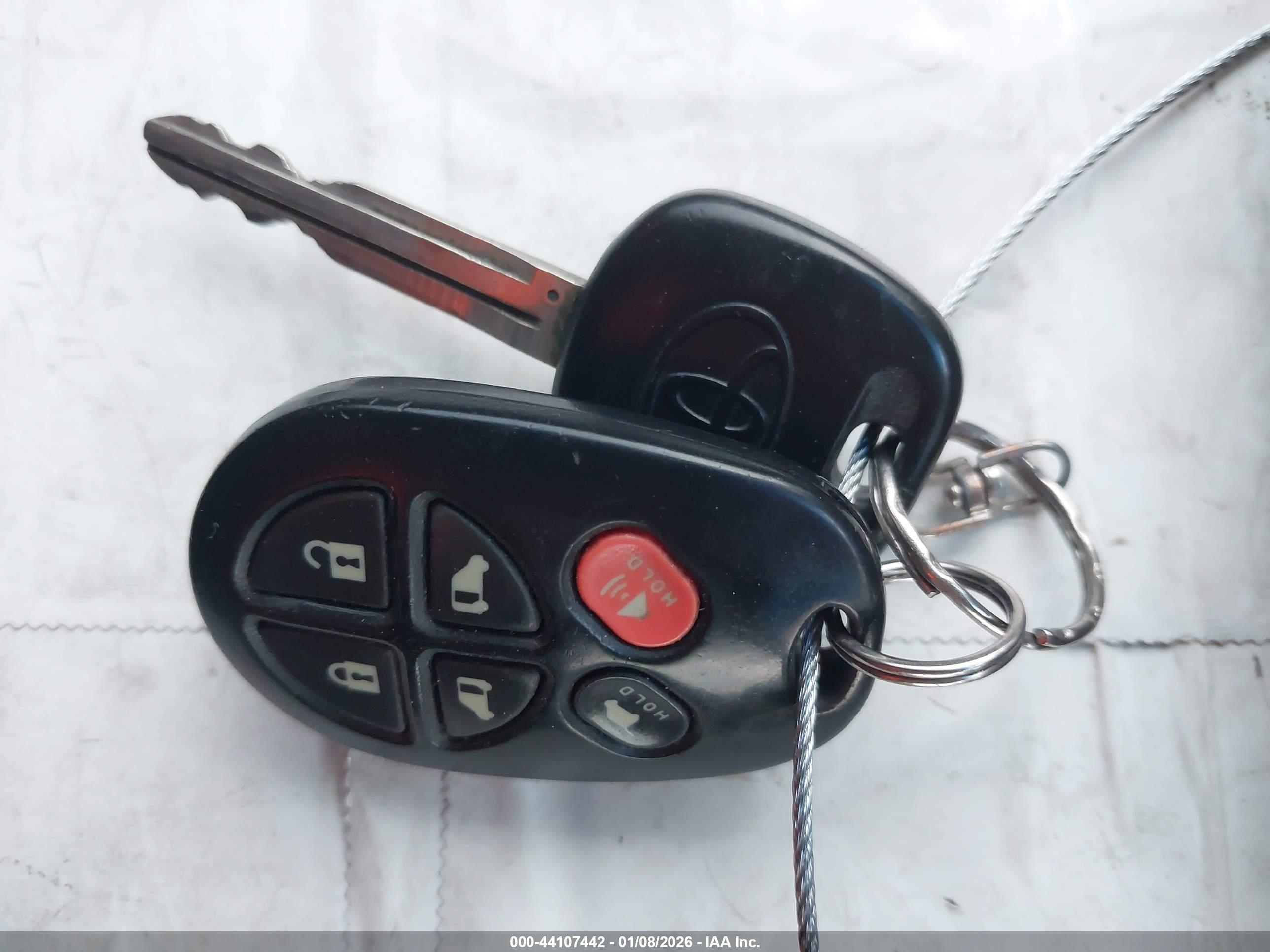 TOYOTA SIENNA image 11