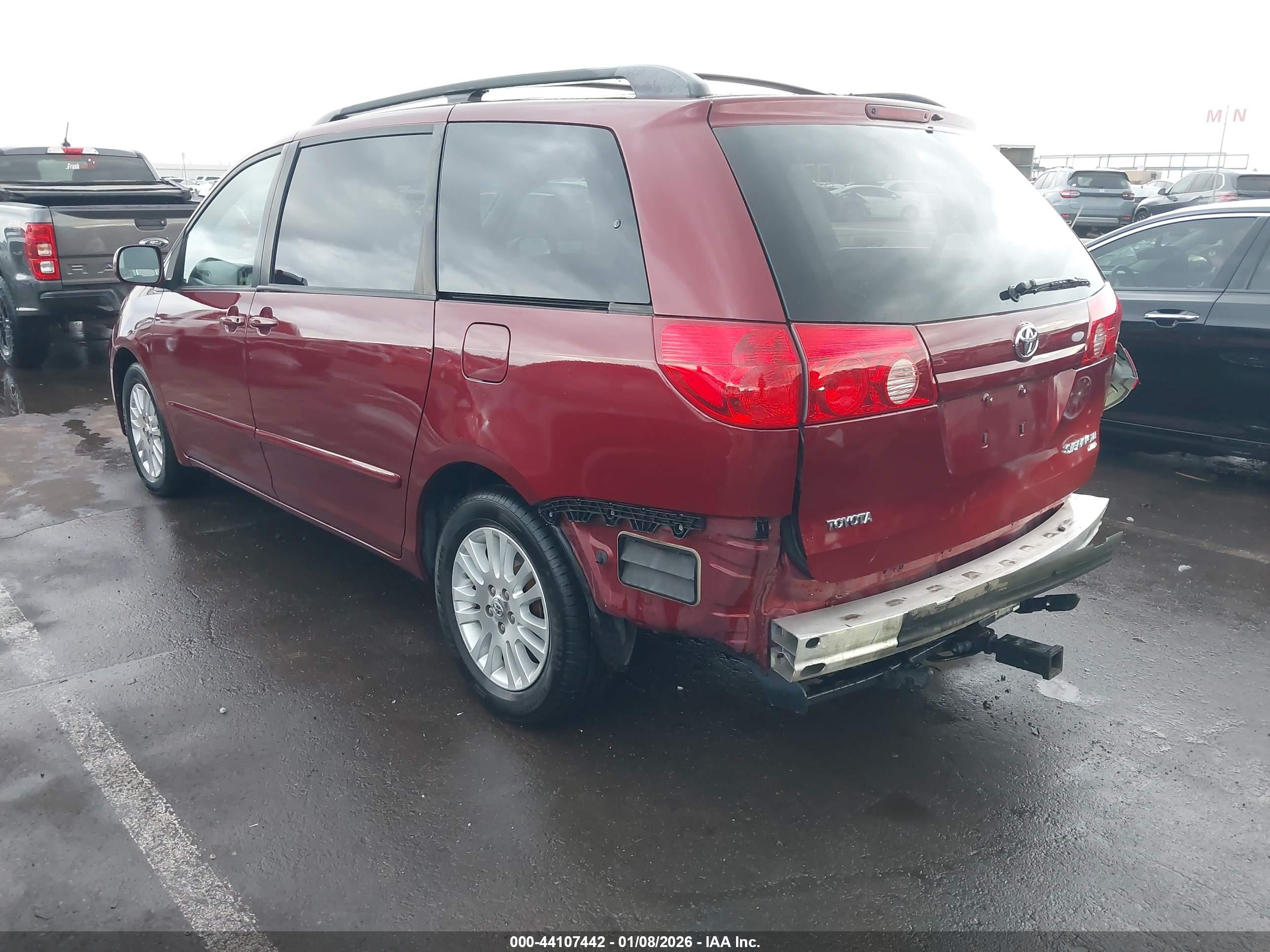 TOYOTA SIENNA image 3