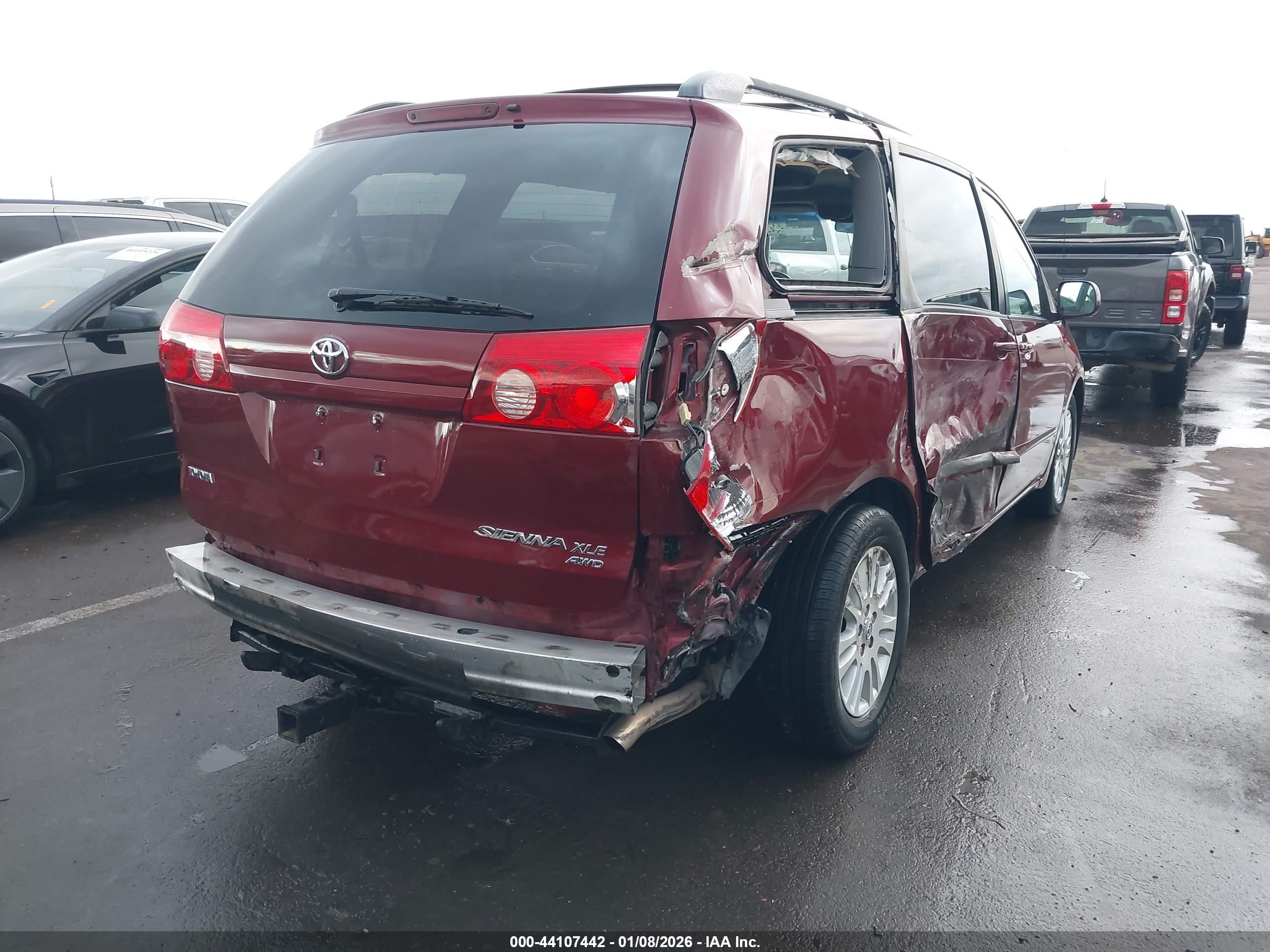 TOYOTA SIENNA image 6