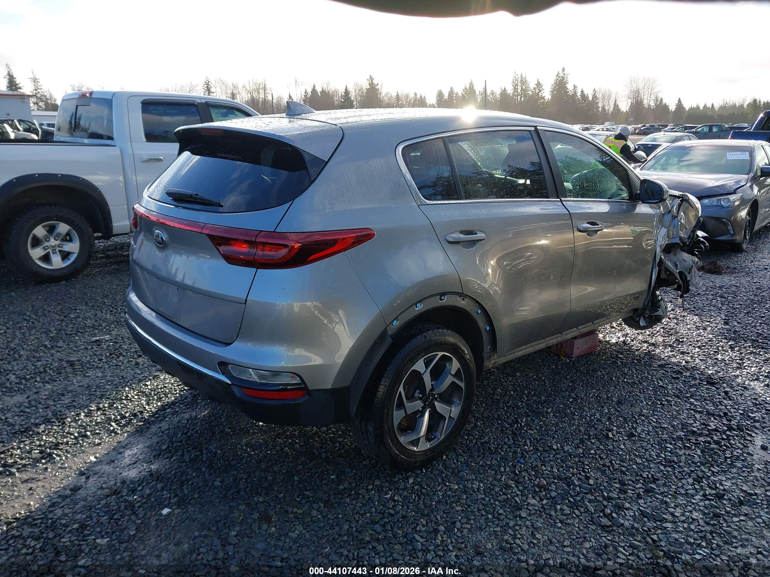 KIA SPORTAGE image 4