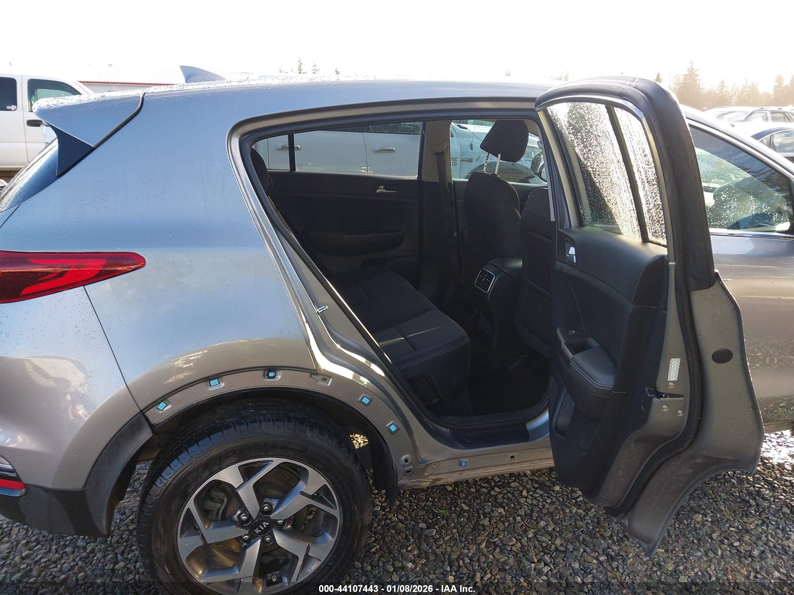 KIA SPORTAGE image 8