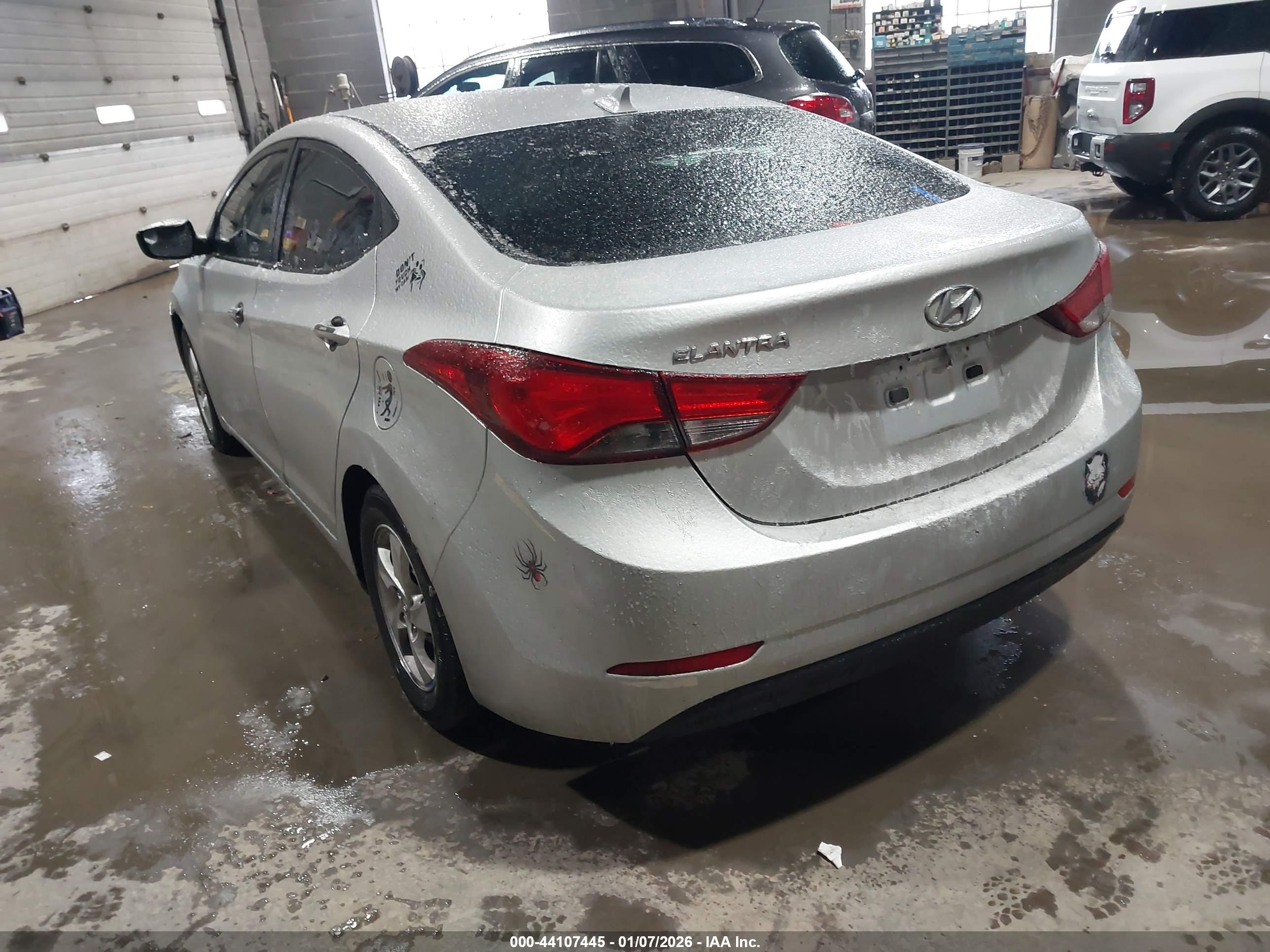 HYUNDAI ELANTRA image 3