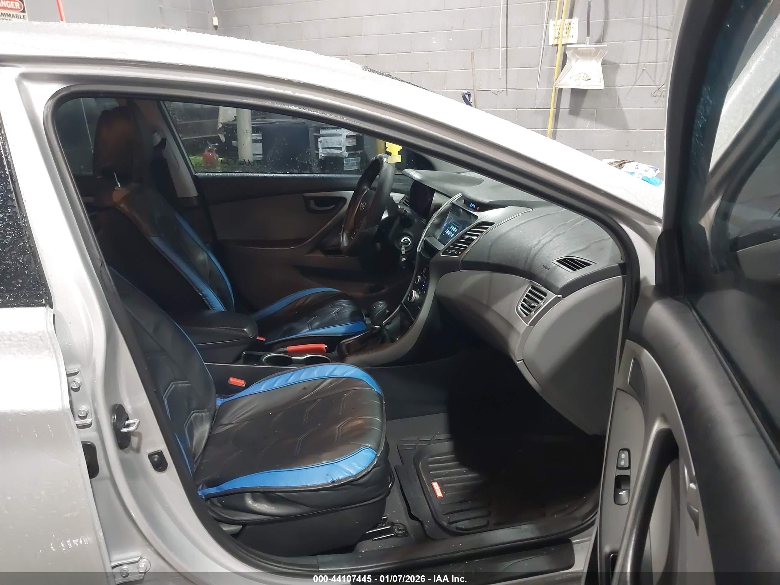 HYUNDAI ELANTRA image 5