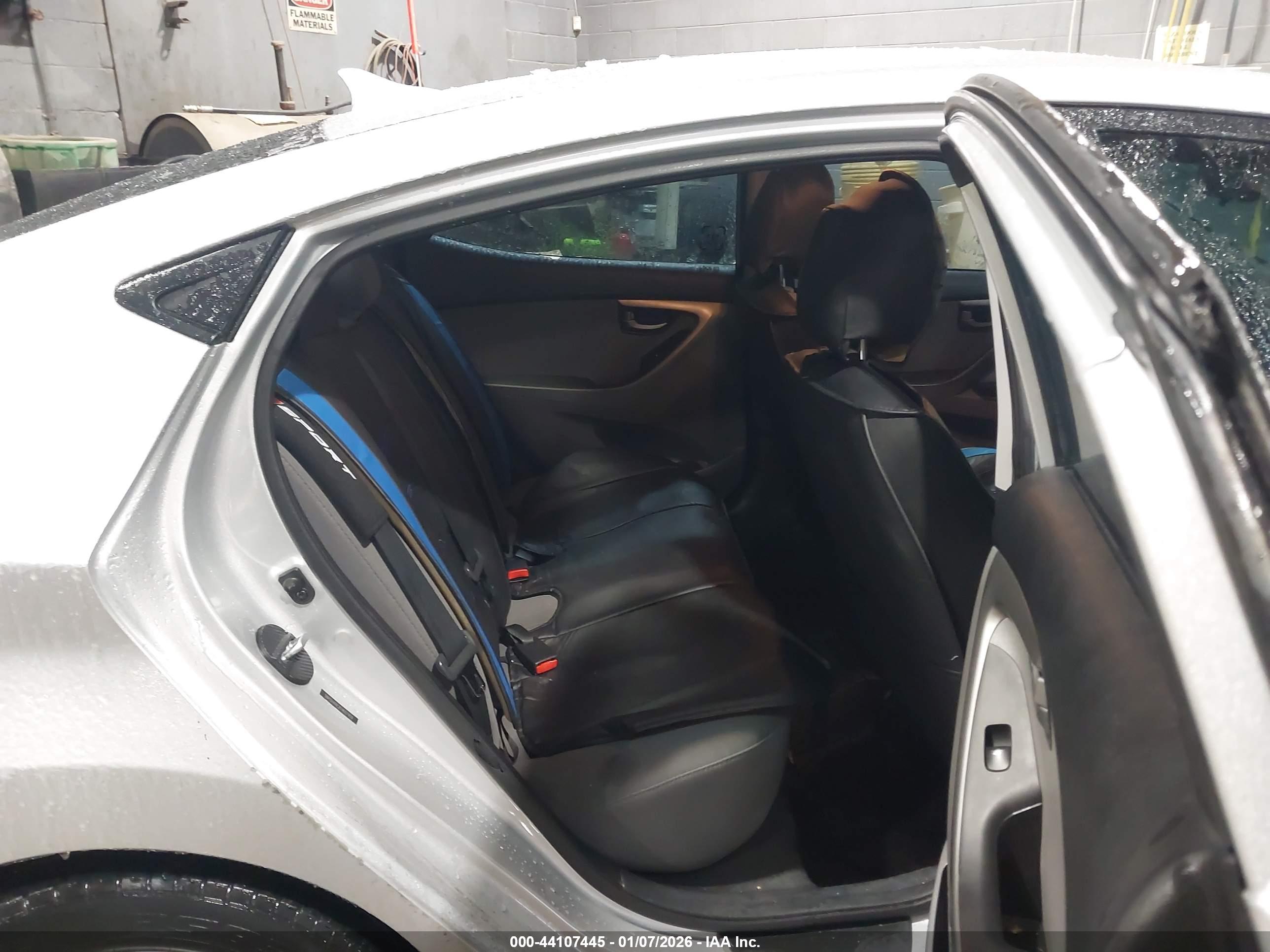 HYUNDAI ELANTRA image 8