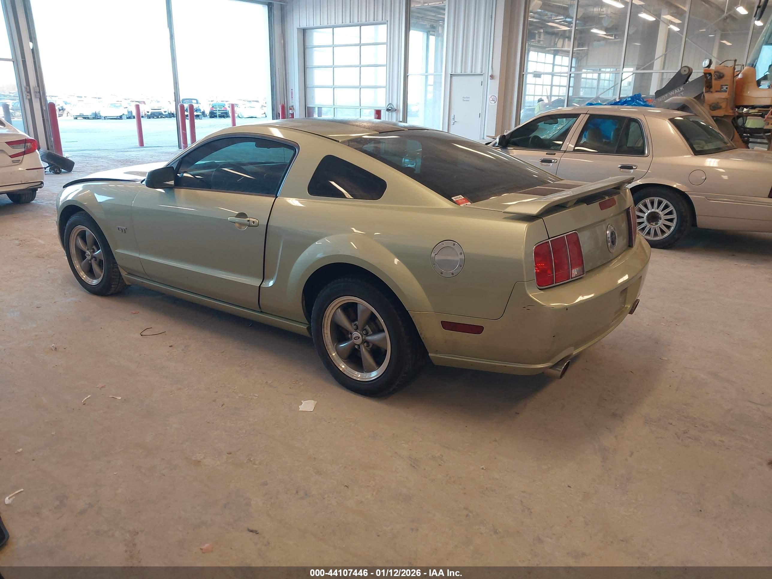 FORD MUSTANG image 3