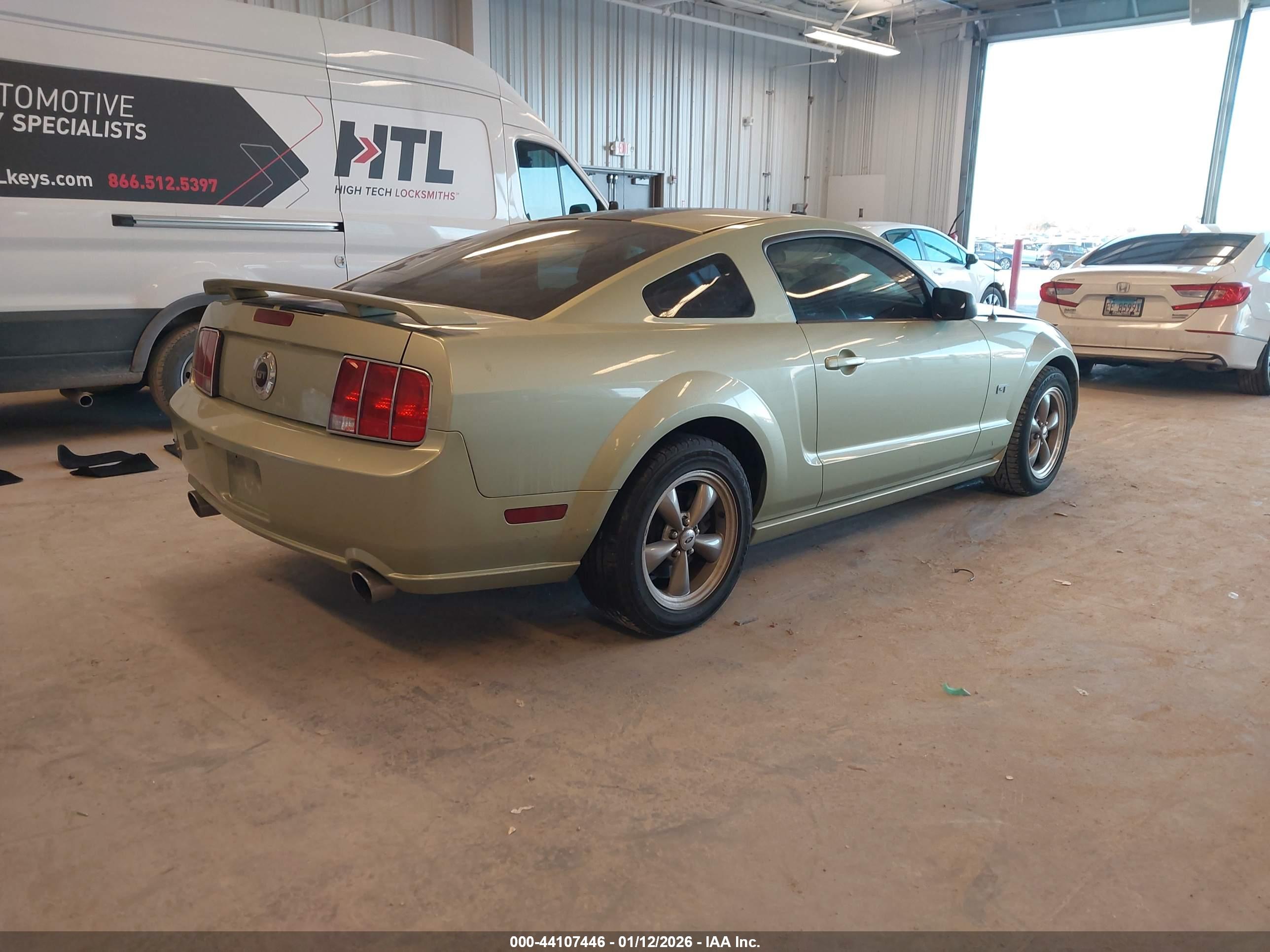 FORD MUSTANG image 4