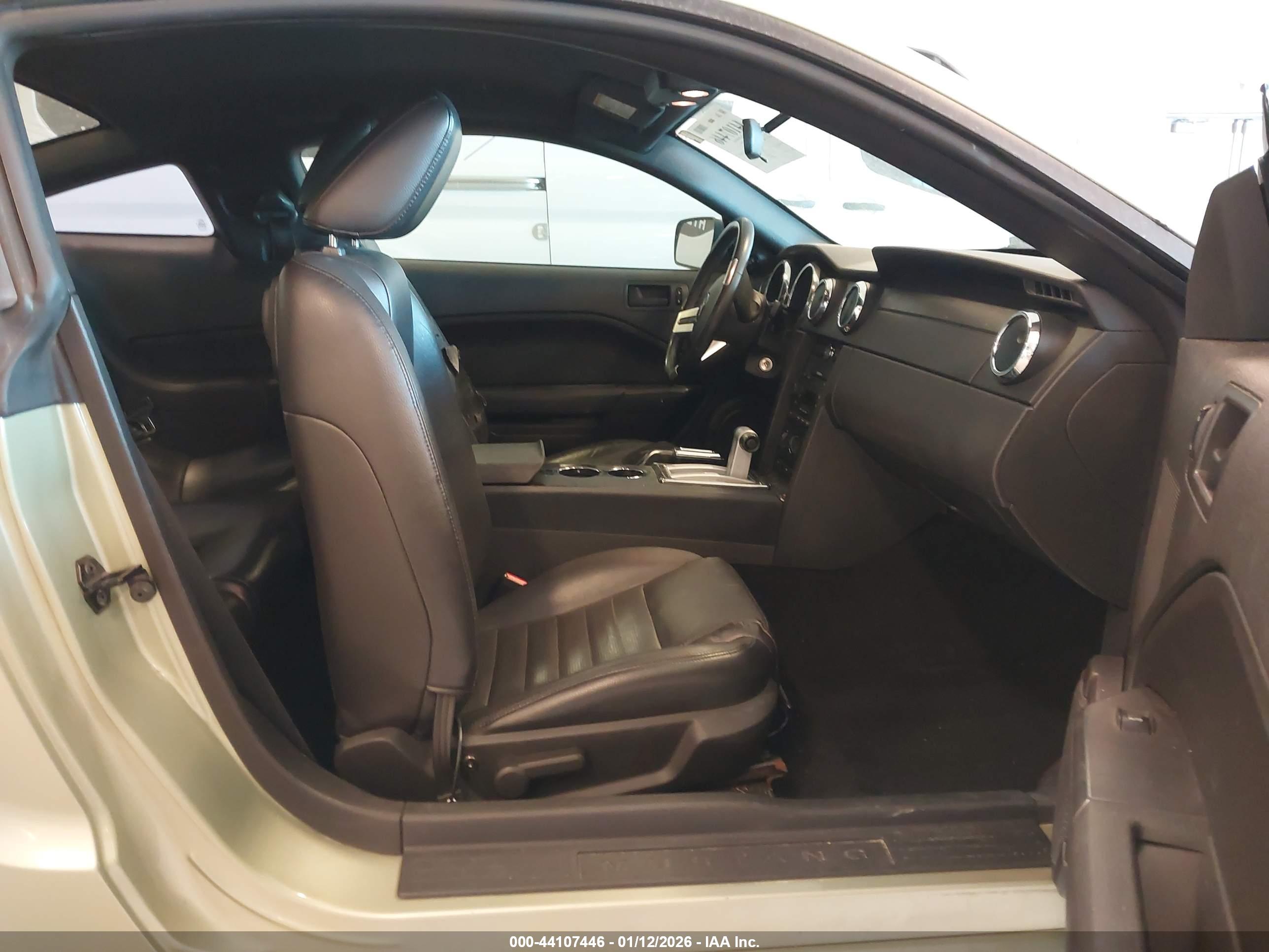 FORD MUSTANG image 5