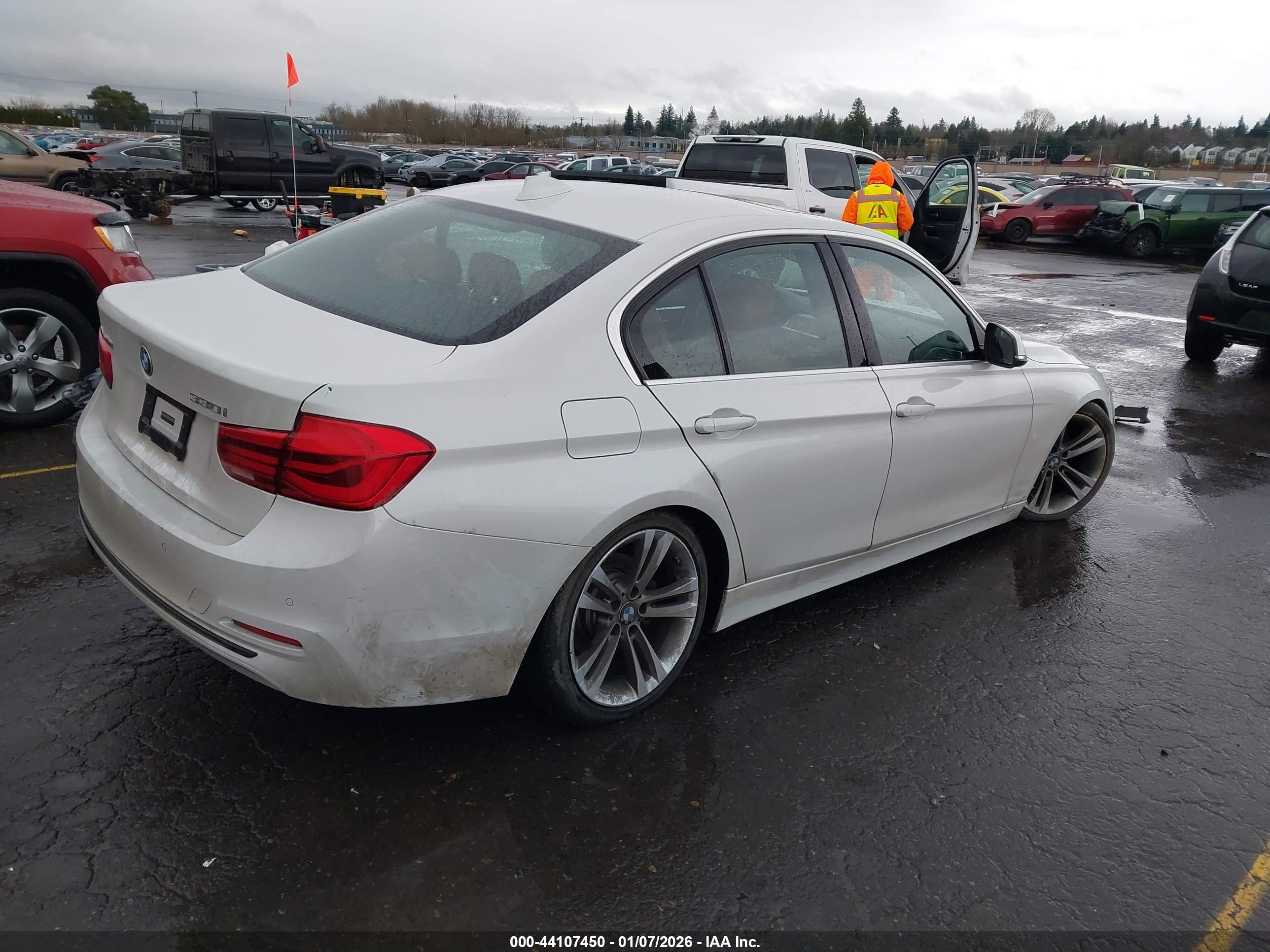 BMW 330I image 4