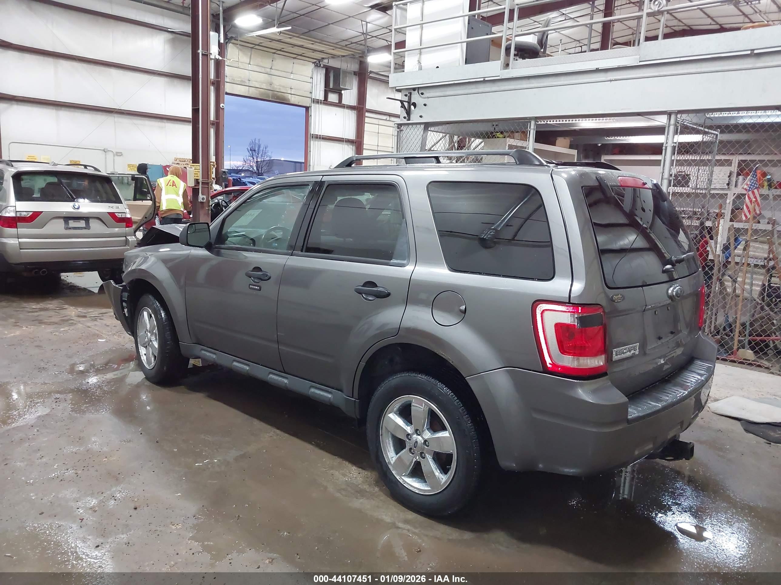 FORD ESCAPE image 3
