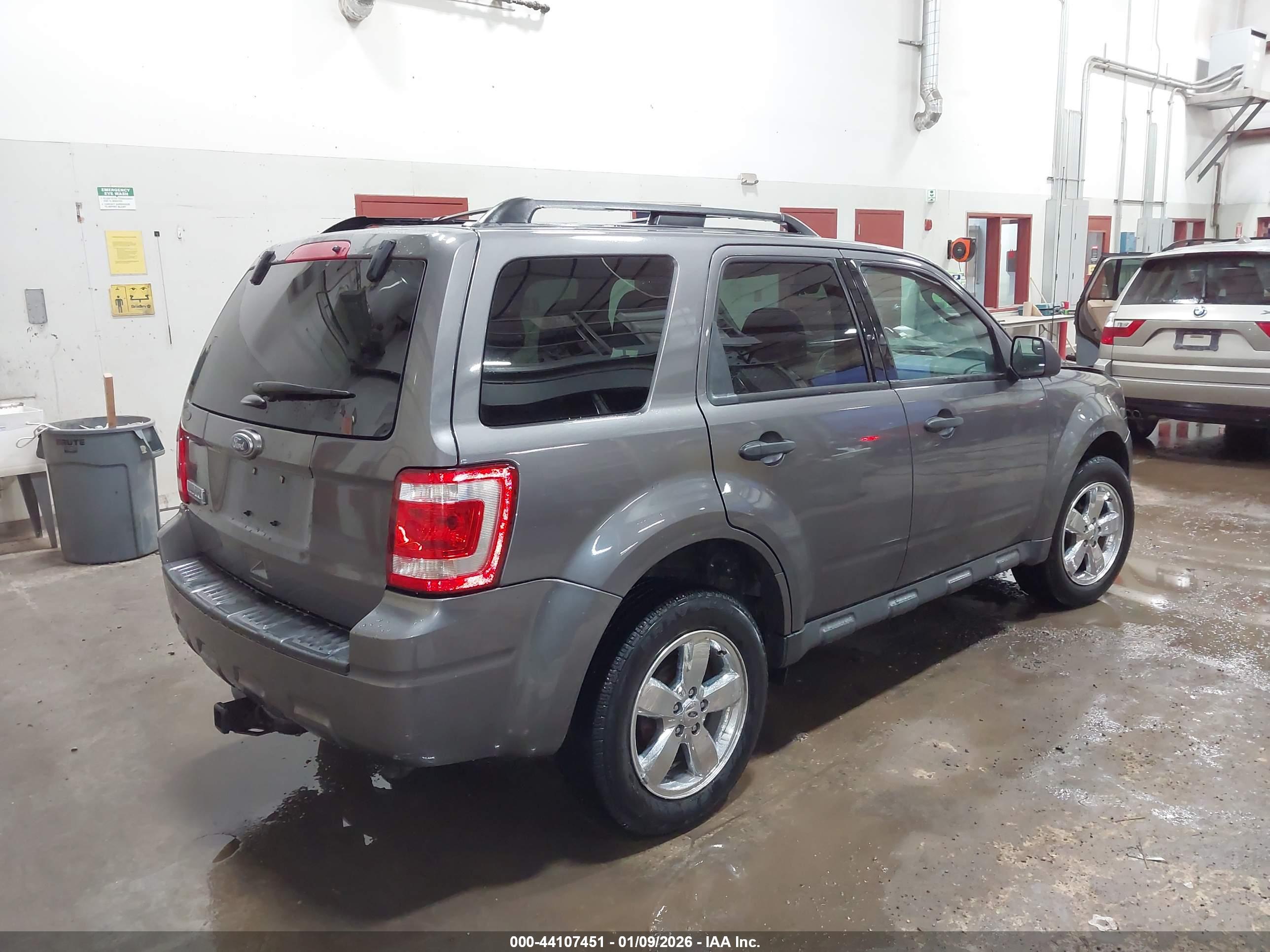 FORD ESCAPE image 4