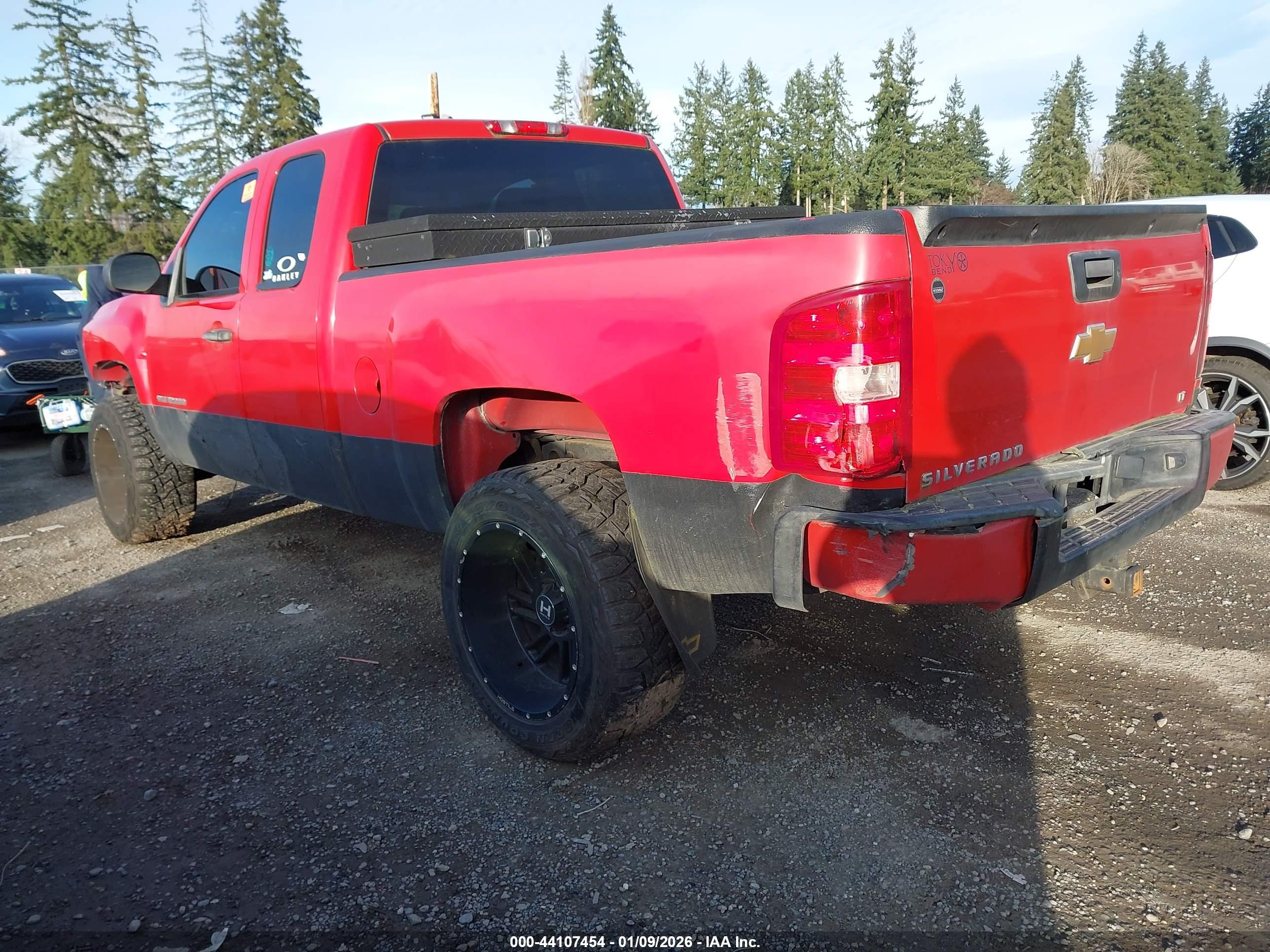 CHEVROLET SILVERADO image 3