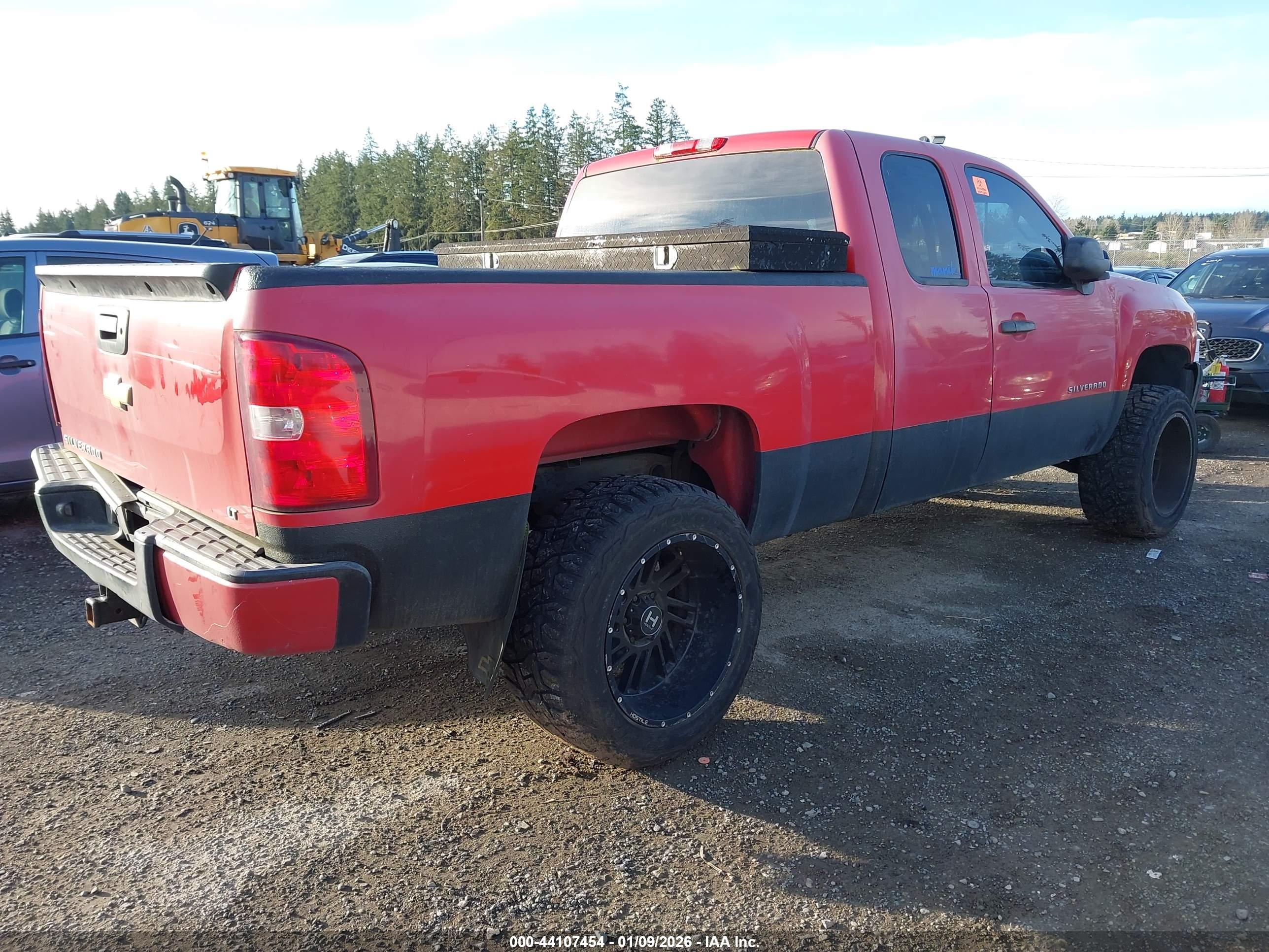 CHEVROLET SILVERADO image 4