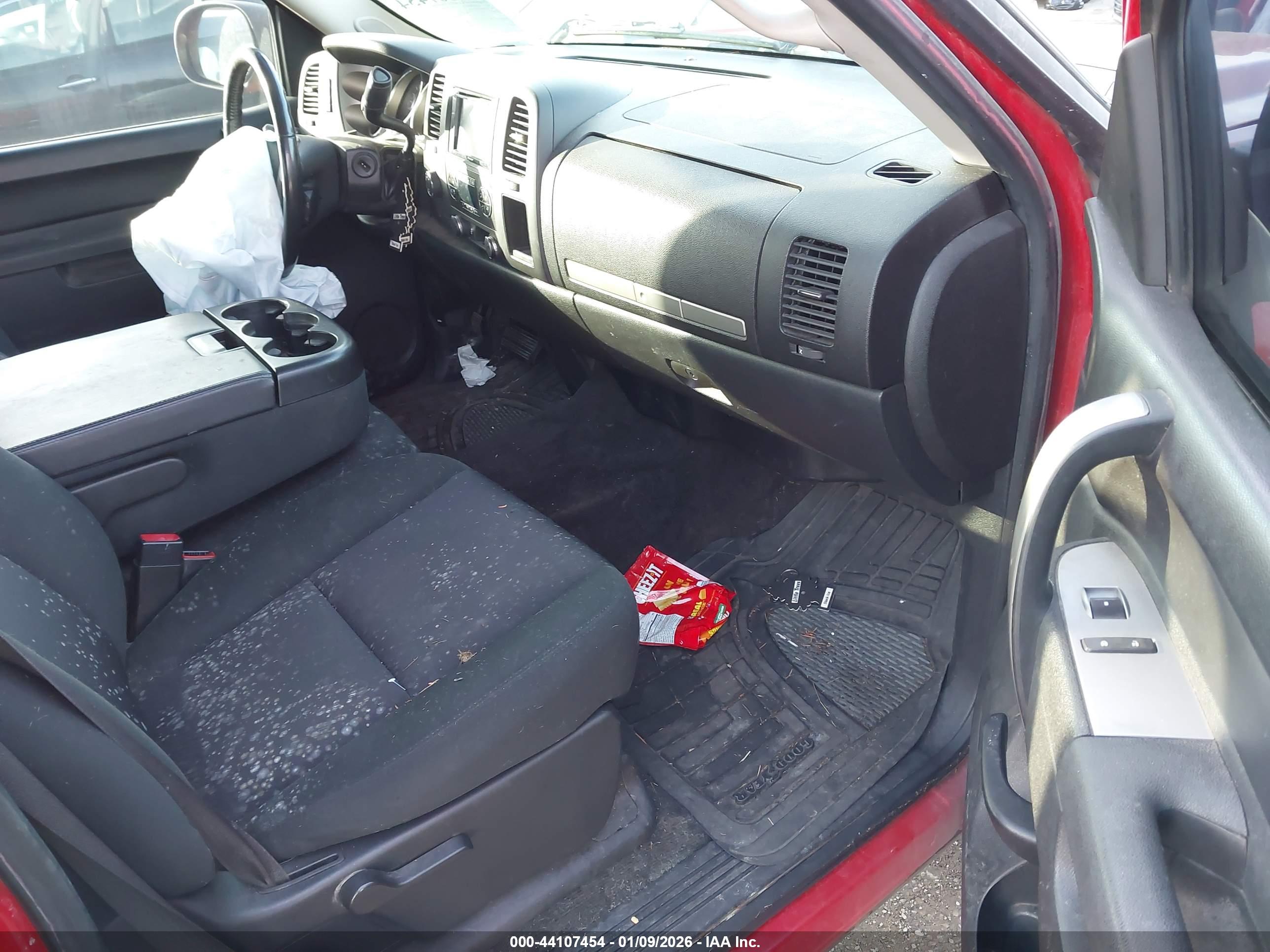 CHEVROLET SILVERADO image 5
