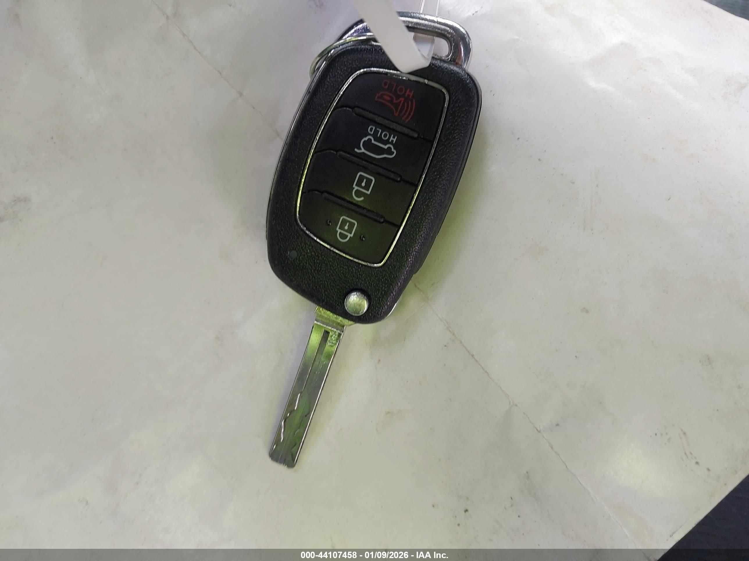 HYUNDAI TUCSON image 11