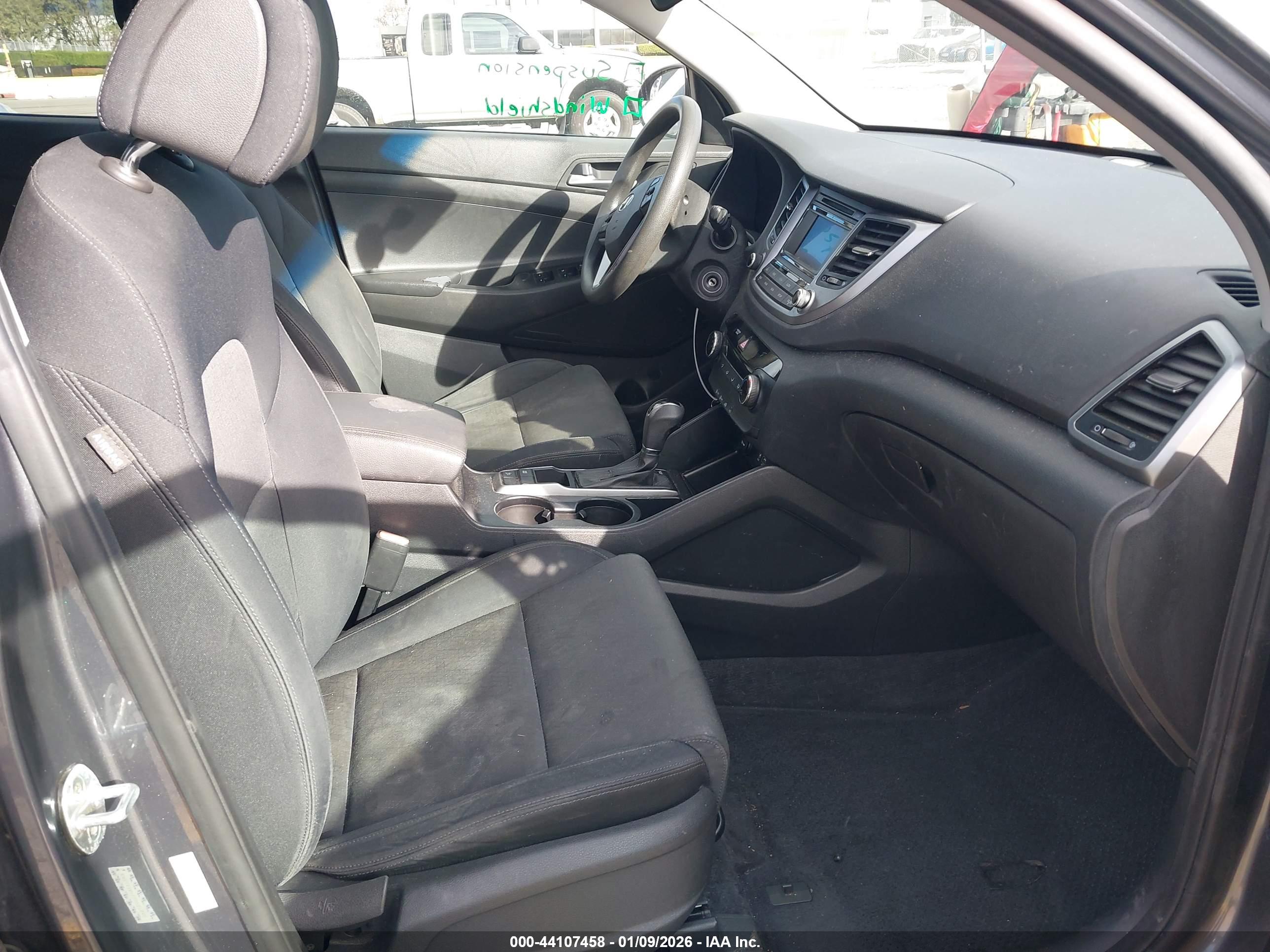 HYUNDAI TUCSON image 5