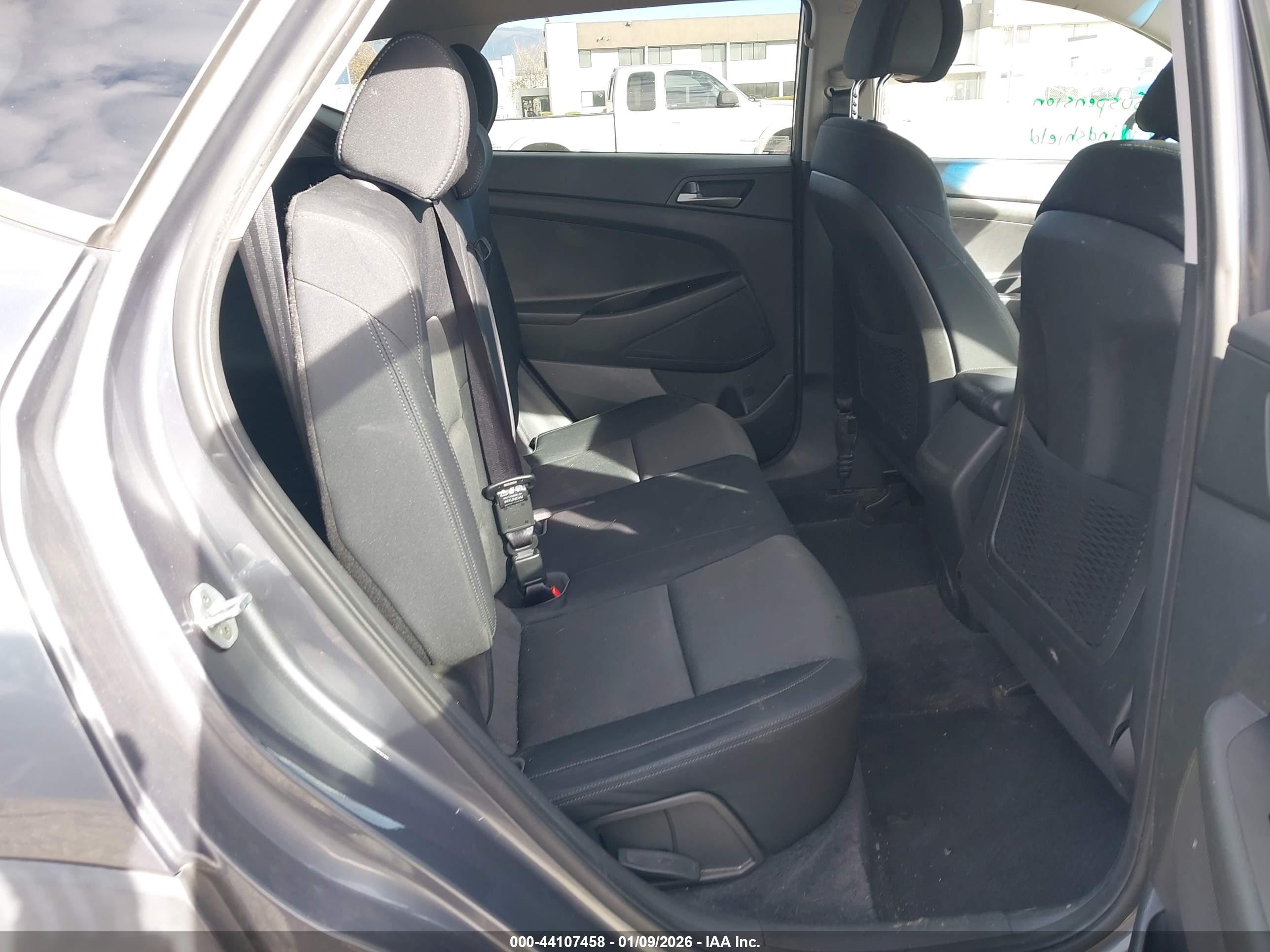 HYUNDAI TUCSON image 8