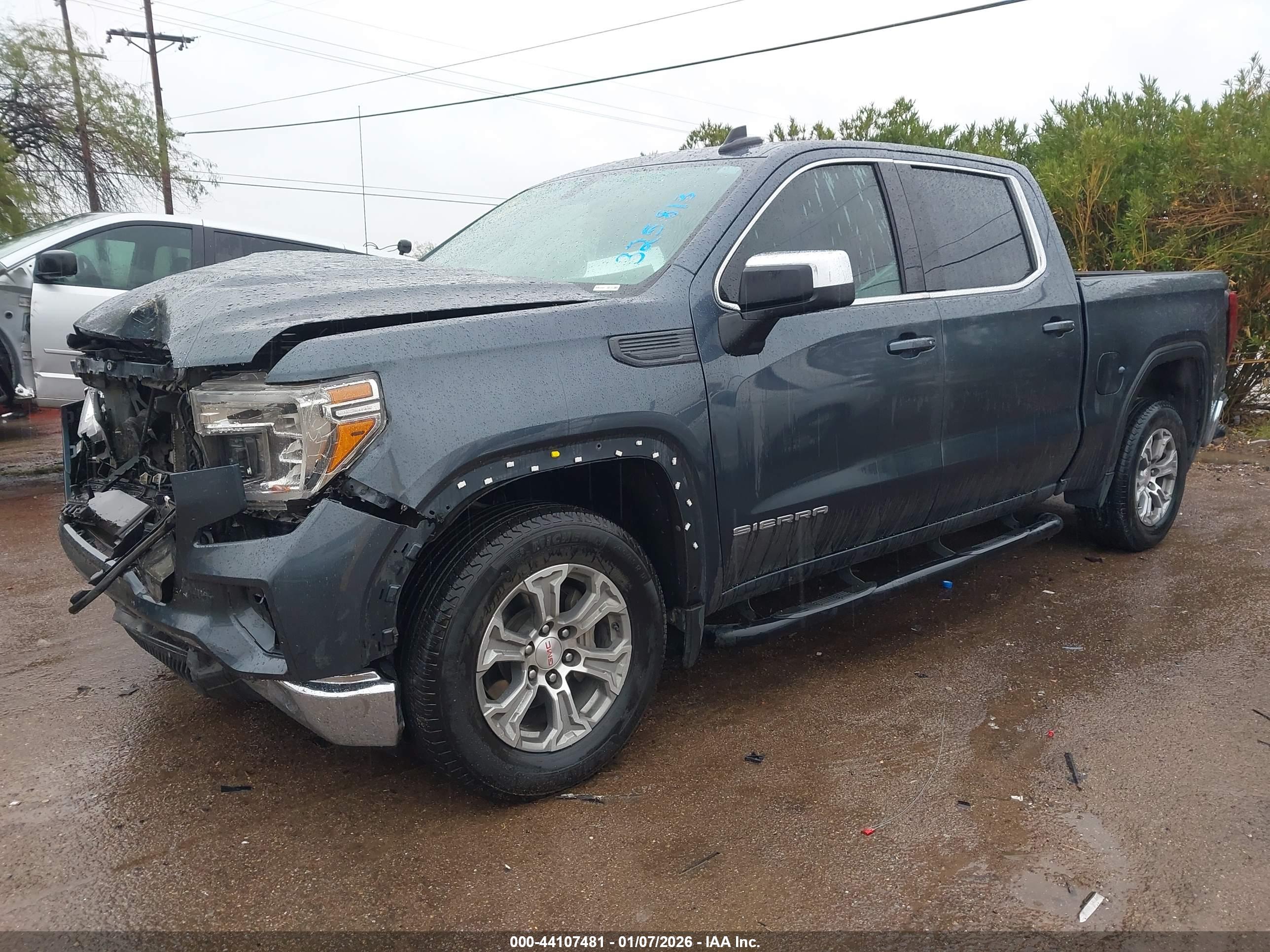 GMC SIERRA image 2