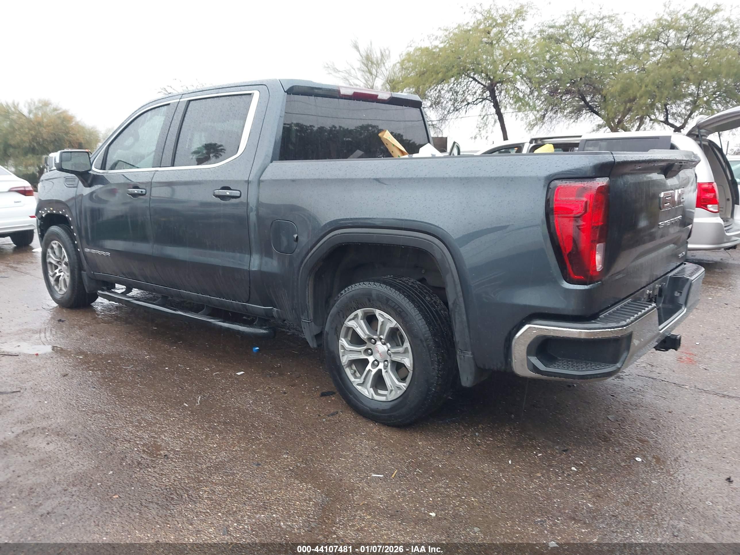 GMC SIERRA image 3