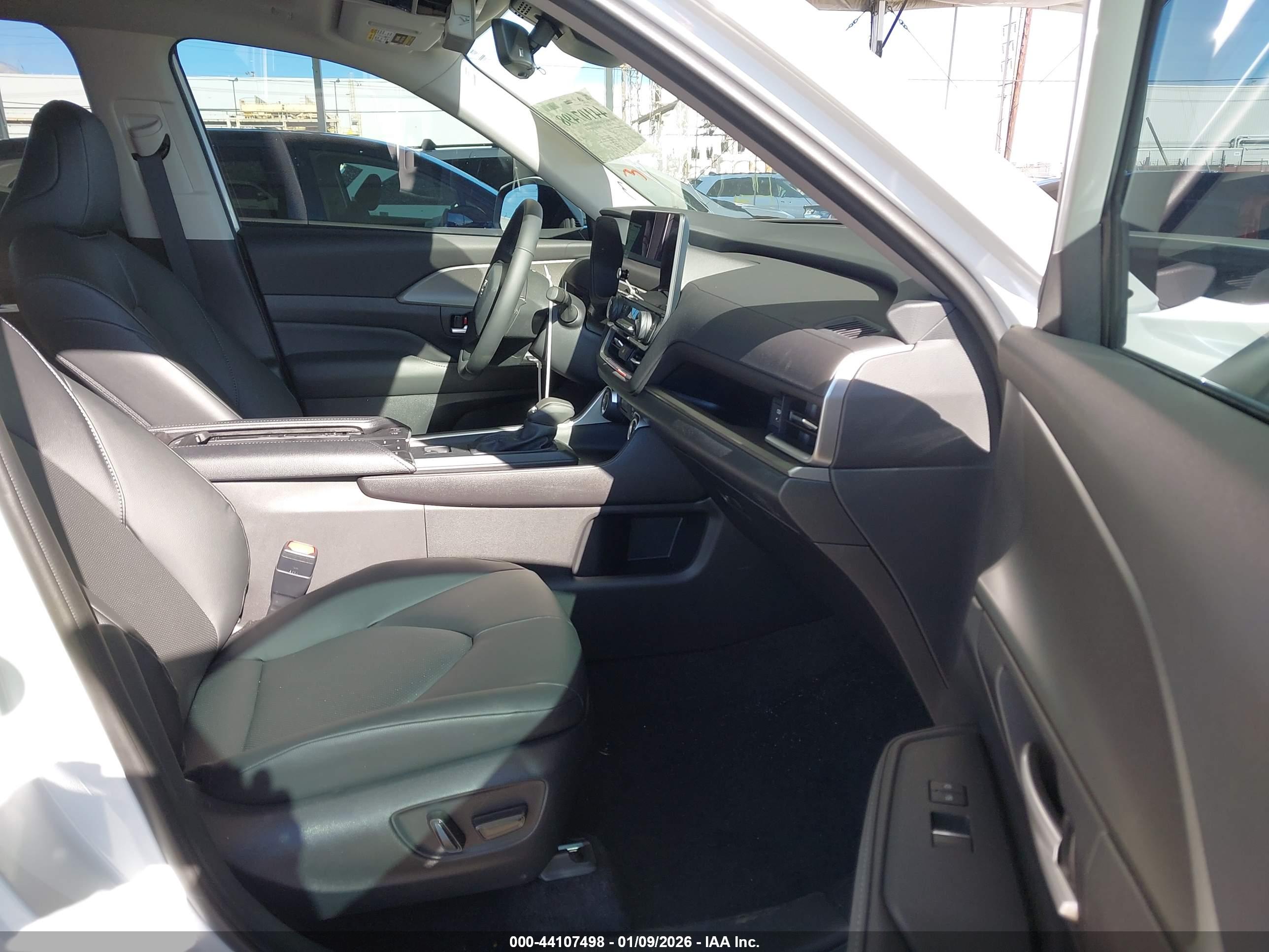 TOYOTA GRAND image 5