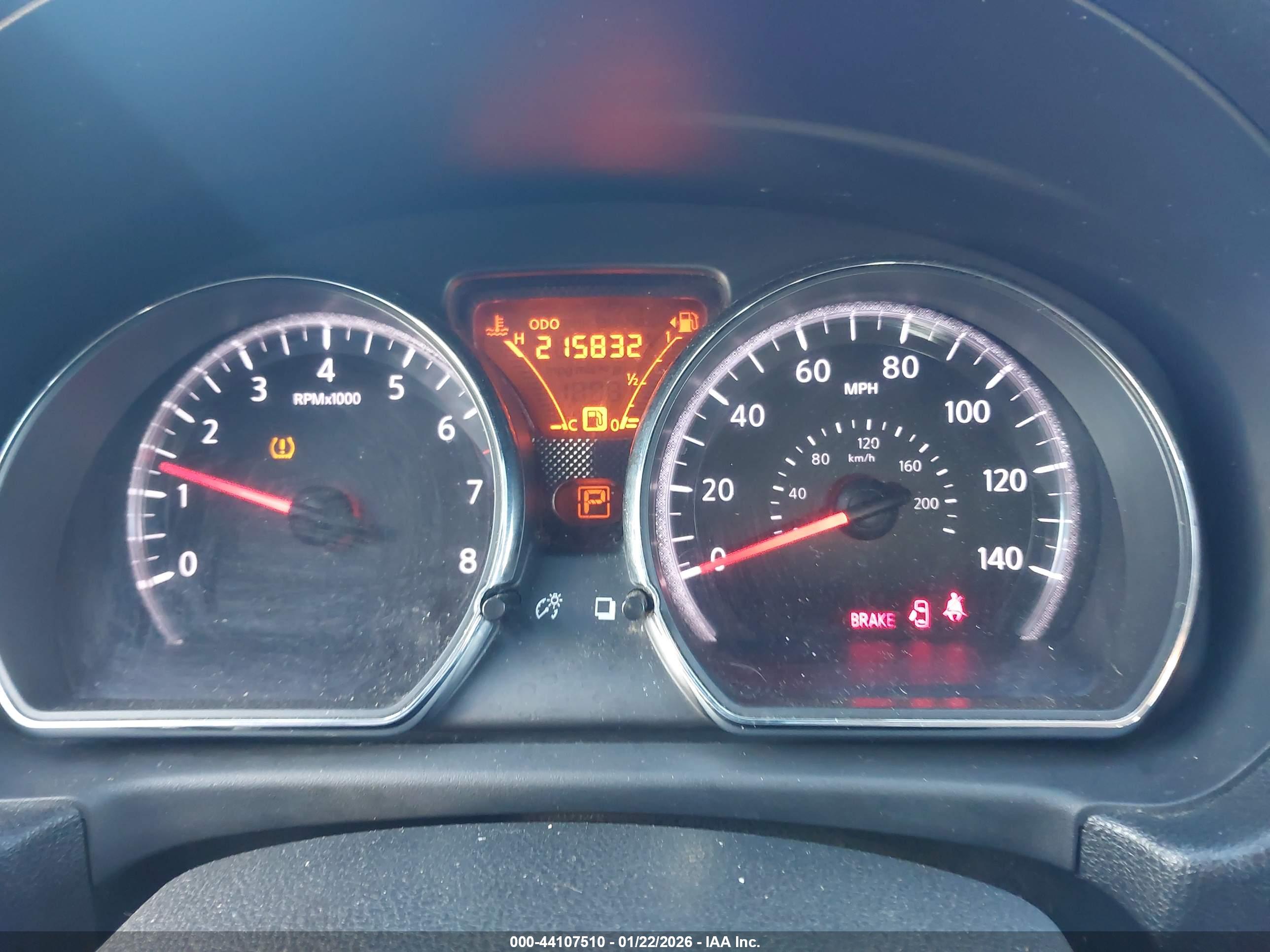 NISSAN VERSA image 7