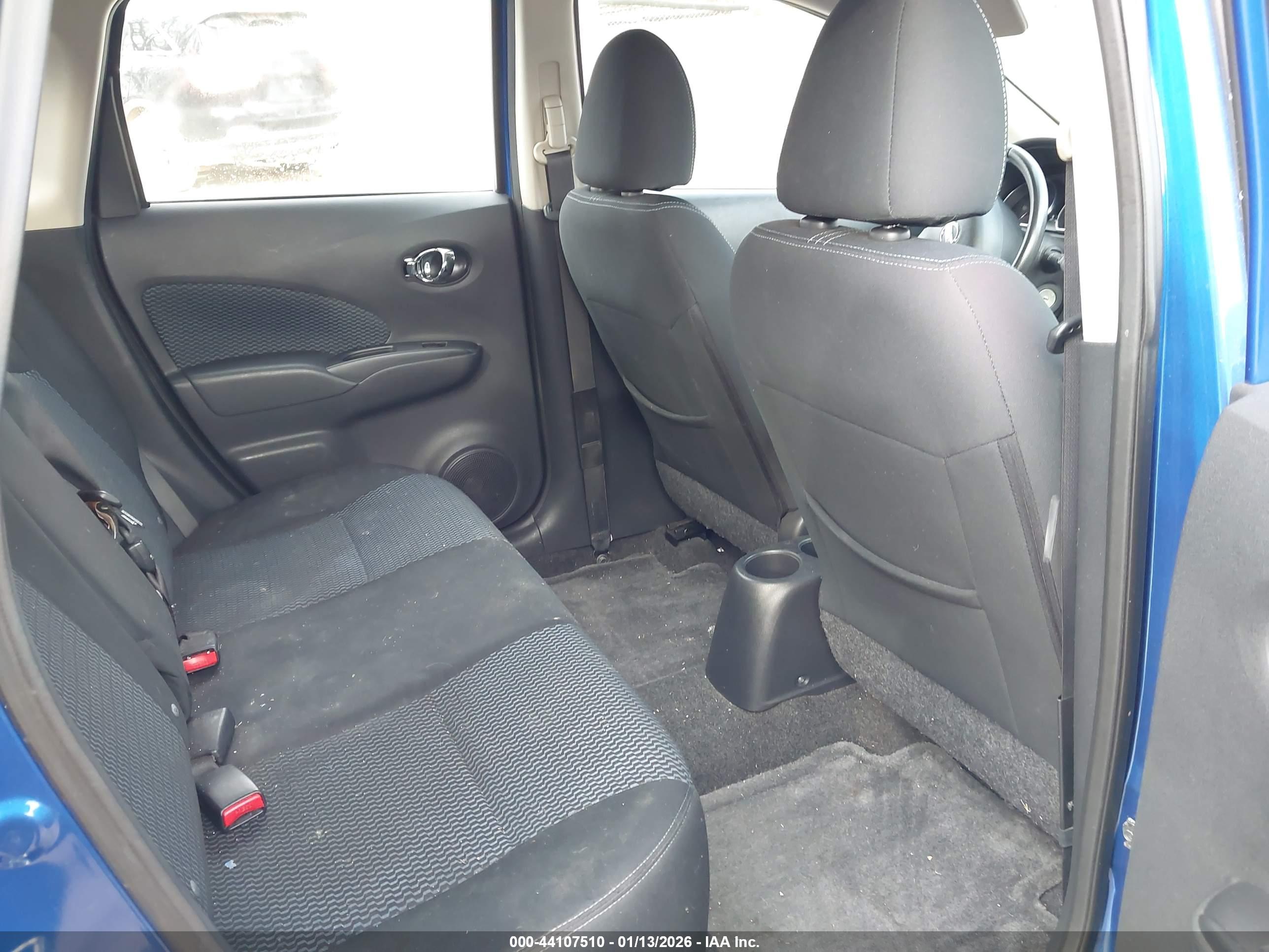 NISSAN VERSA image 8