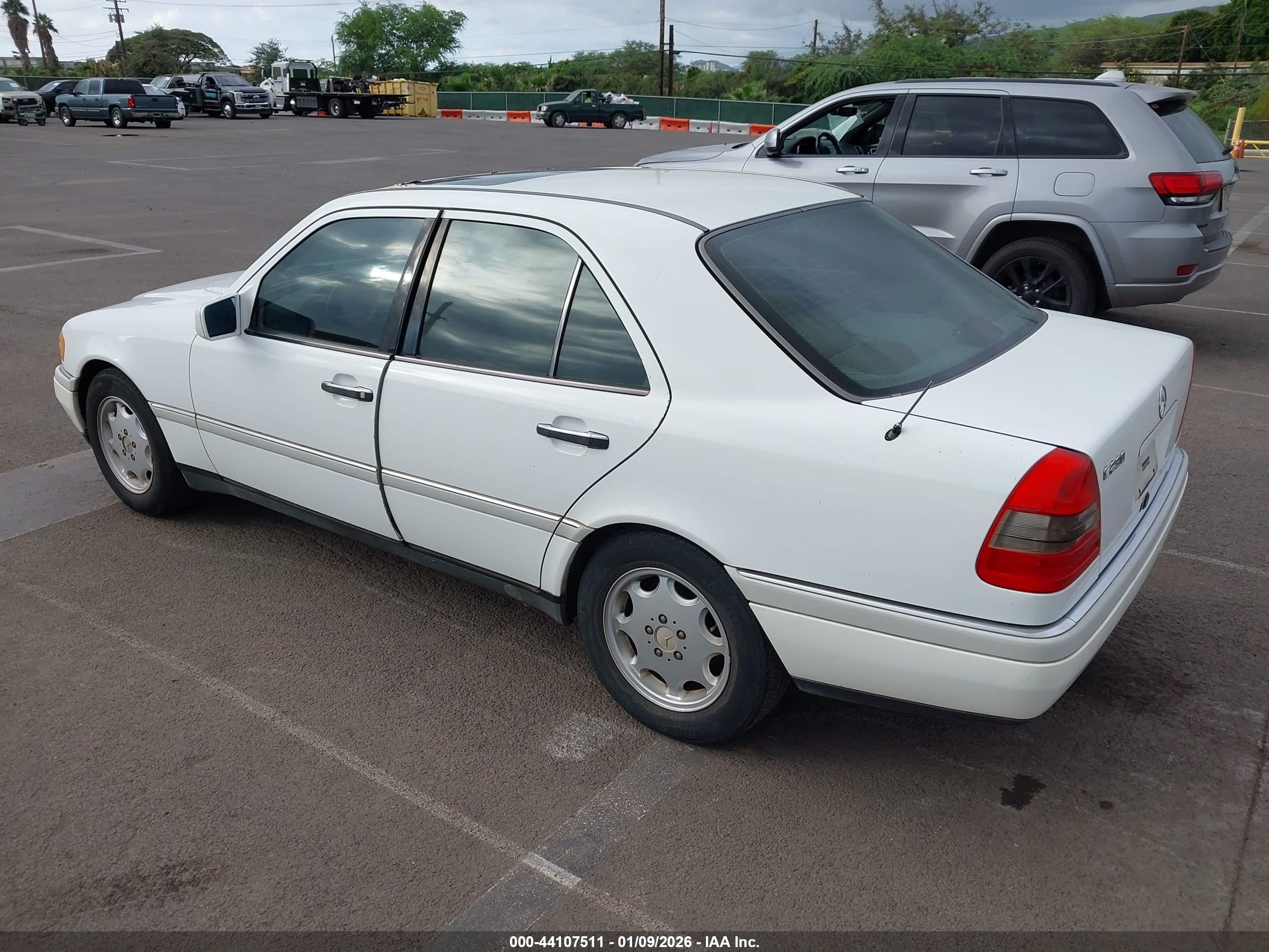 MERCEDES-BENZ C image 3