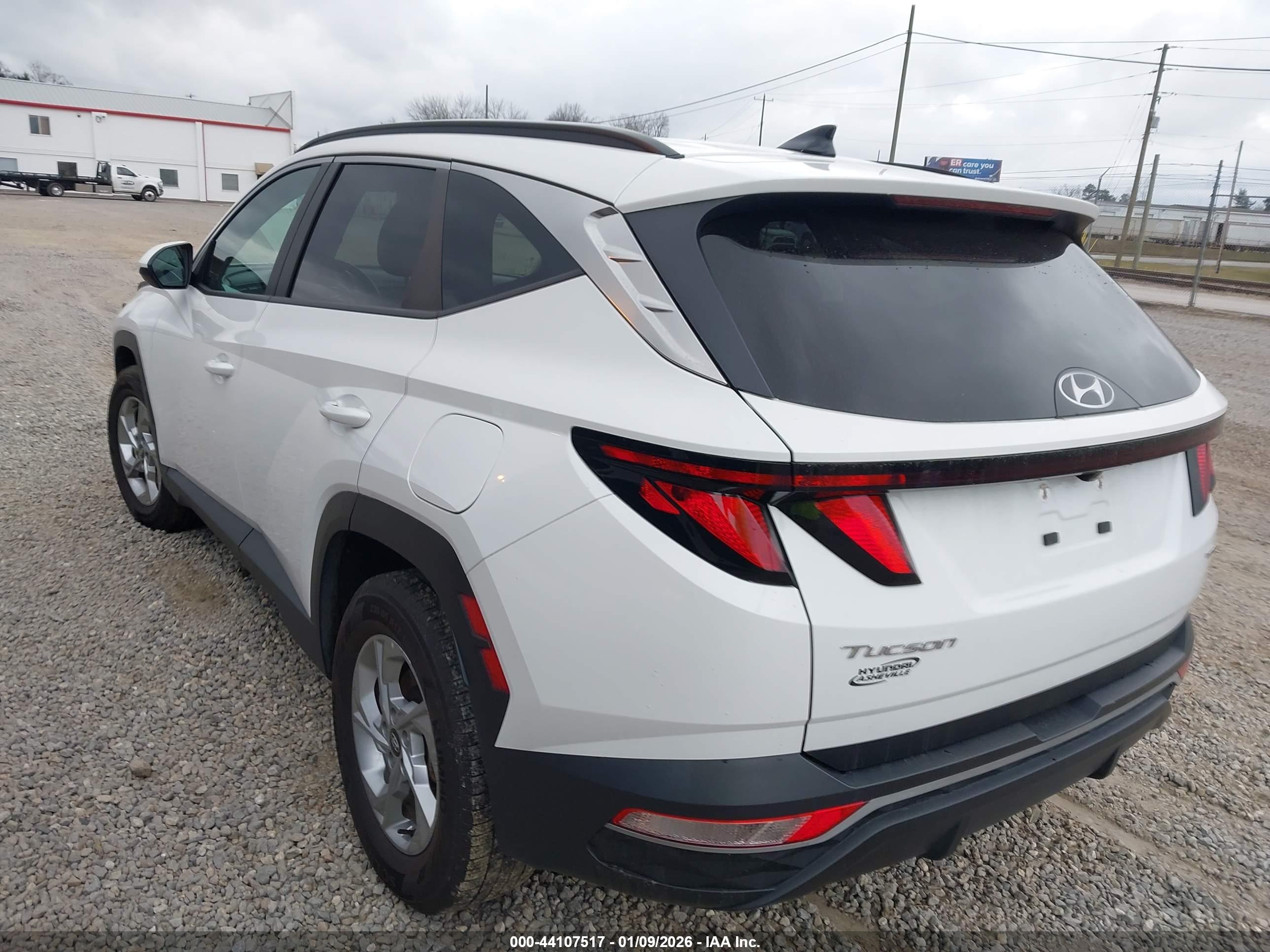 HYUNDAI TUCSON image 3