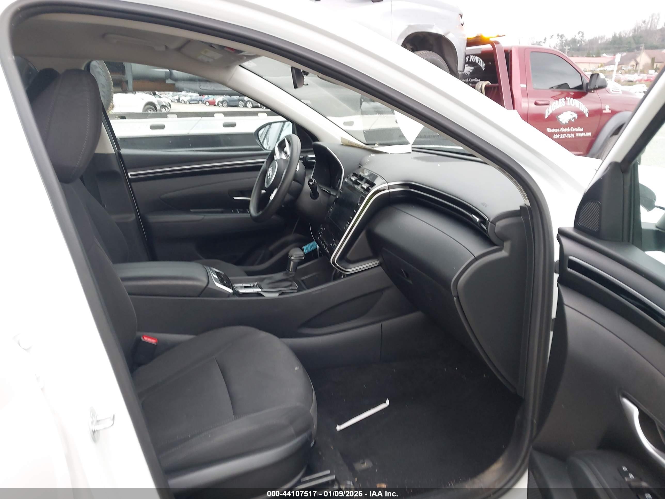 HYUNDAI TUCSON image 5