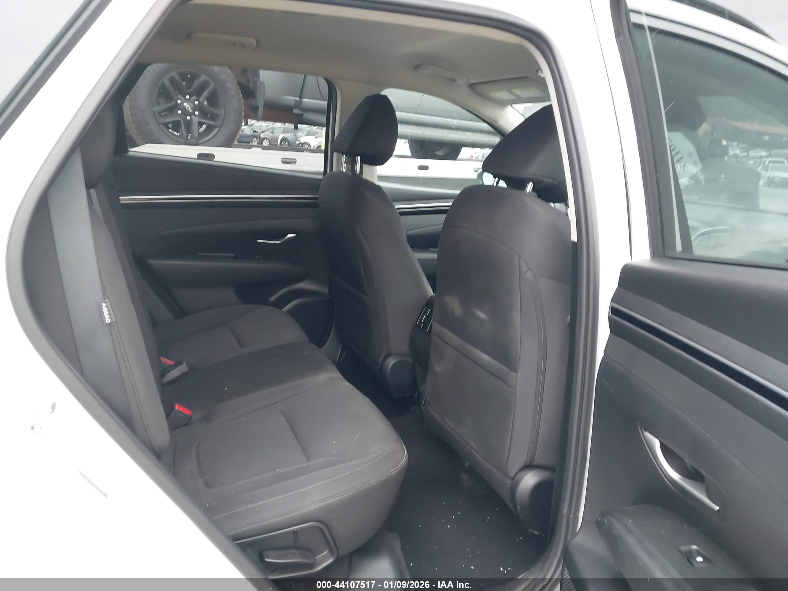 HYUNDAI TUCSON image 8